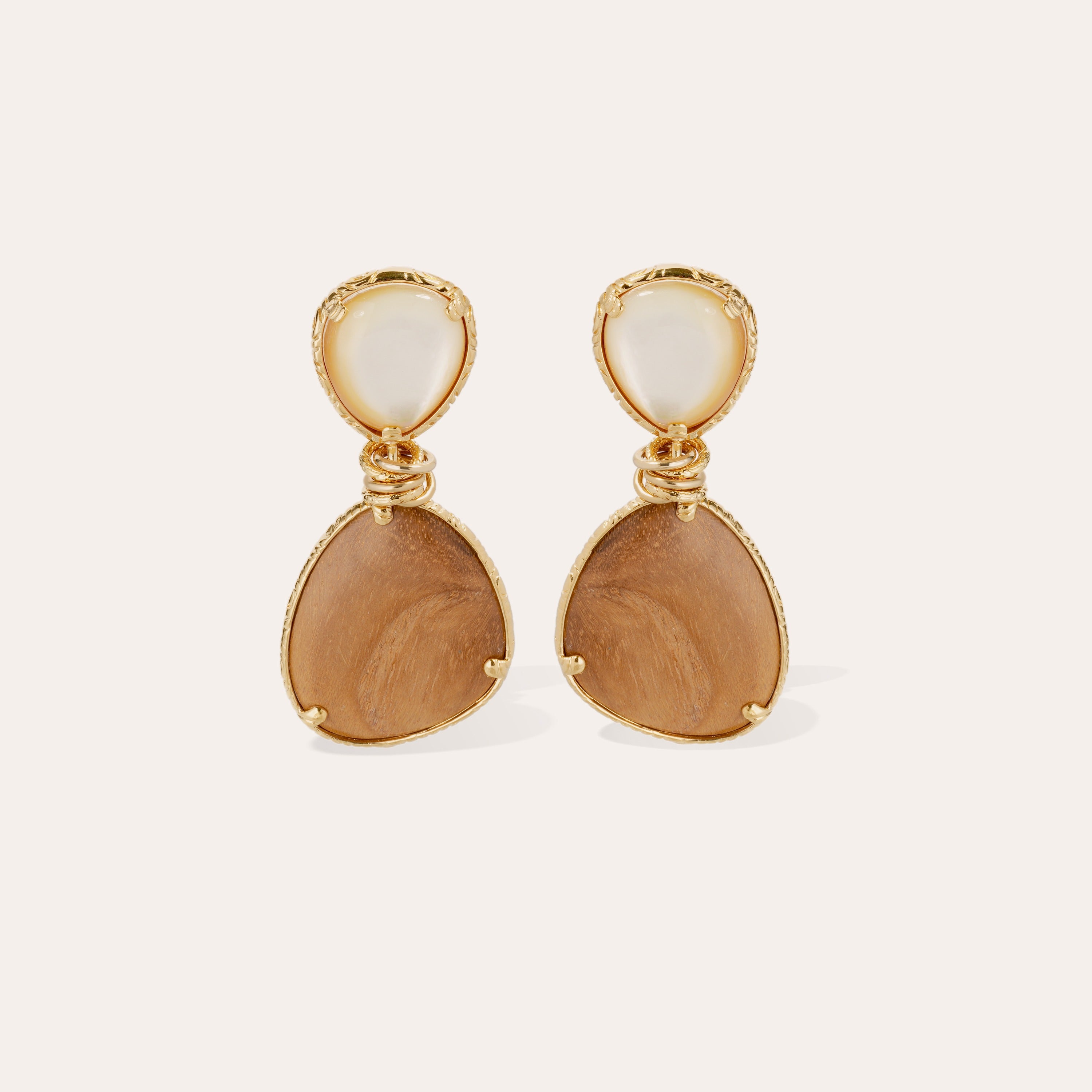 gas-bijoux-boucles-d-oreilles-silia-bois-de-rose-nacre-blanche-monture-dor-e-l-o image 1