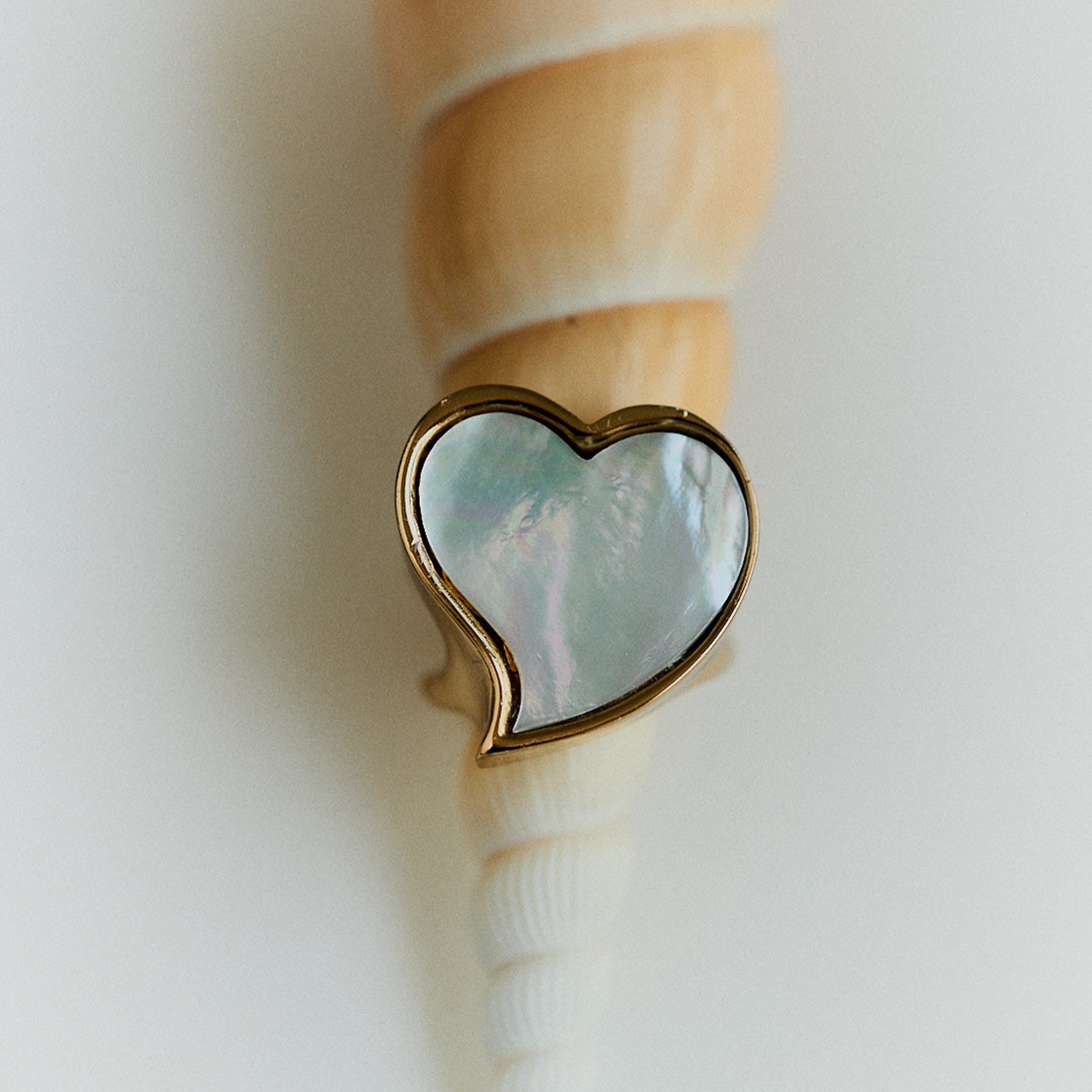 gas-bijoux-bague-mirage-c-ur-bague-dor-e-or-fin-nacre-blanche image 2