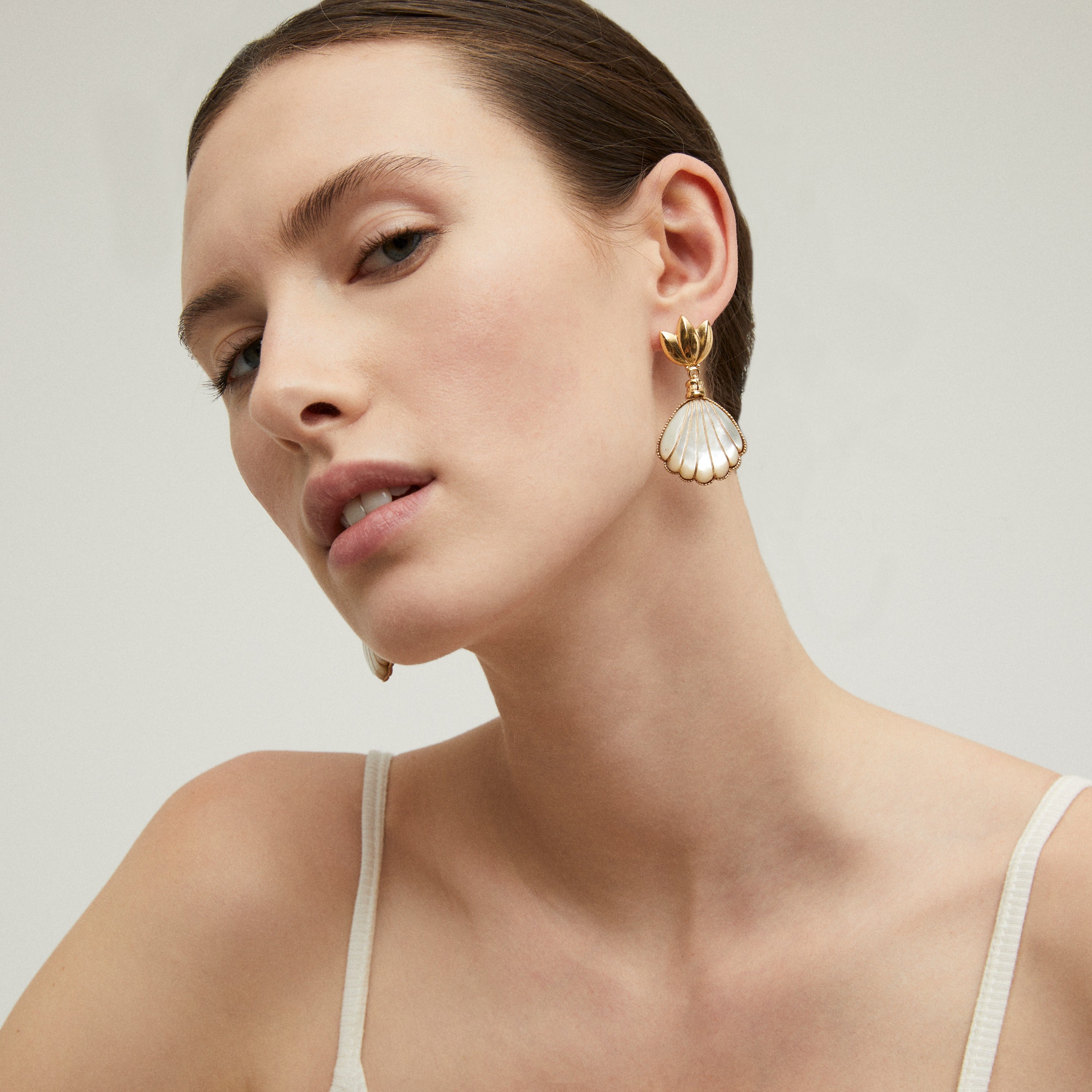 gas-bijoux-boucles-d-oreilles-sanibel-nacre-blanche-dor-es-l-or-fin image 2