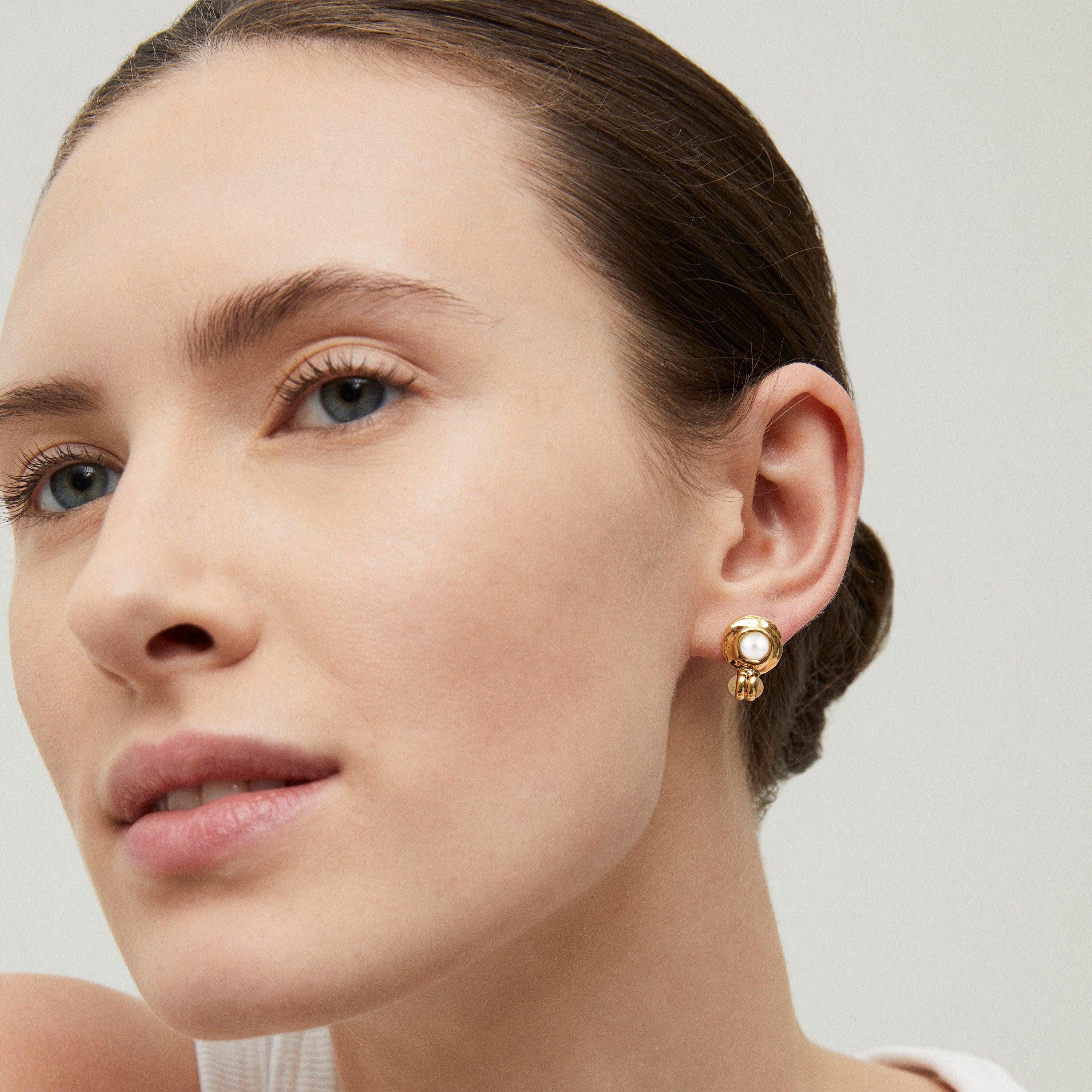 gas-bijoux-boucles-d-oreilles-puce-amarante-mini-cabochons-nacr-s-et-pierres-de- image 2