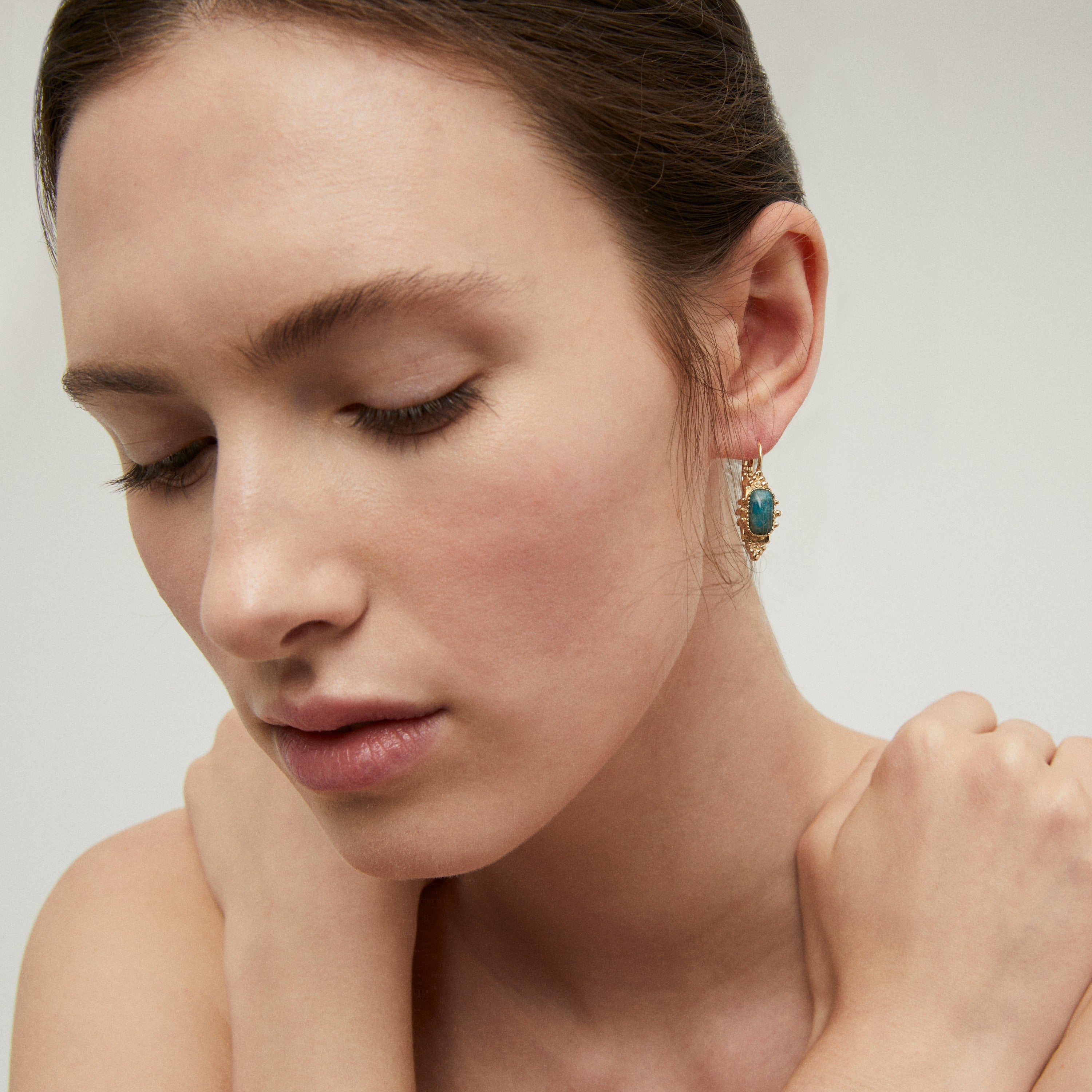 gas-bijoux-boucles-d-oreilles-serti-talisman-petit-mod-le-apatite-bleue image 3
