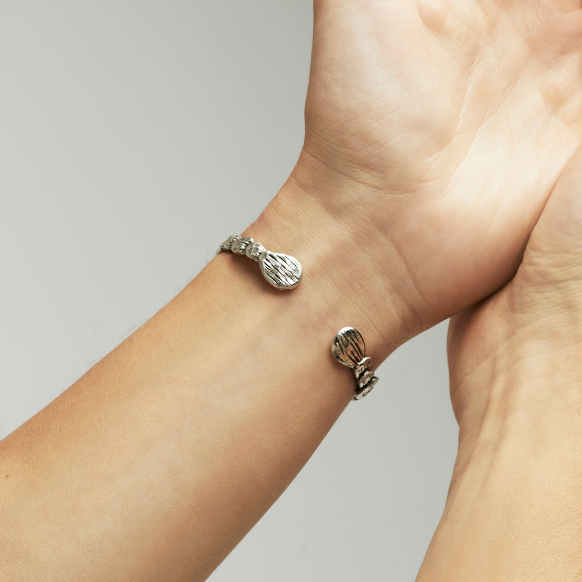 gas-bijoux-bracelet-liane-jonc-large-argent-grav-taille-ajustable image 3