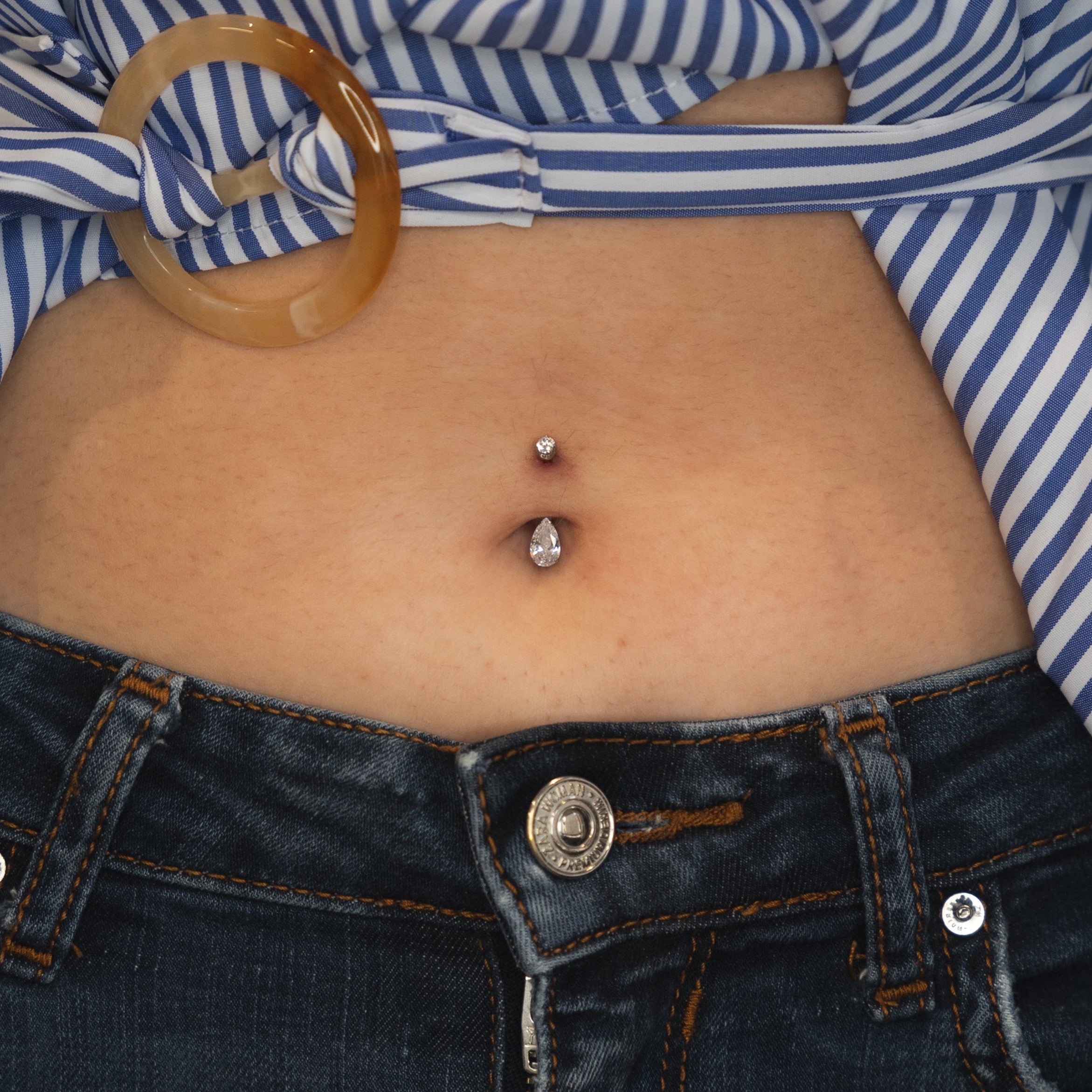 obsidian-piercing-antares-piercing-de-nombril-pierre-taille-poire-en-zircon-tita image 3