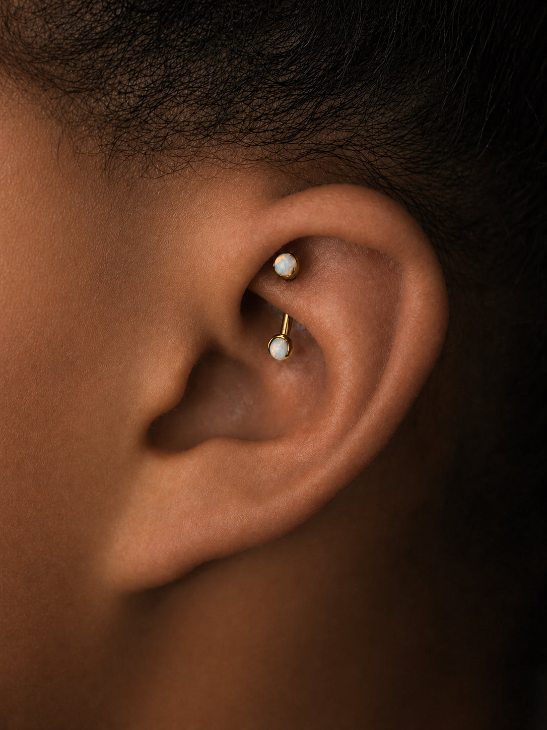 obsidian-piercing-barre-courb-e-opale-blanche-piercing-rook-en-titane image 4