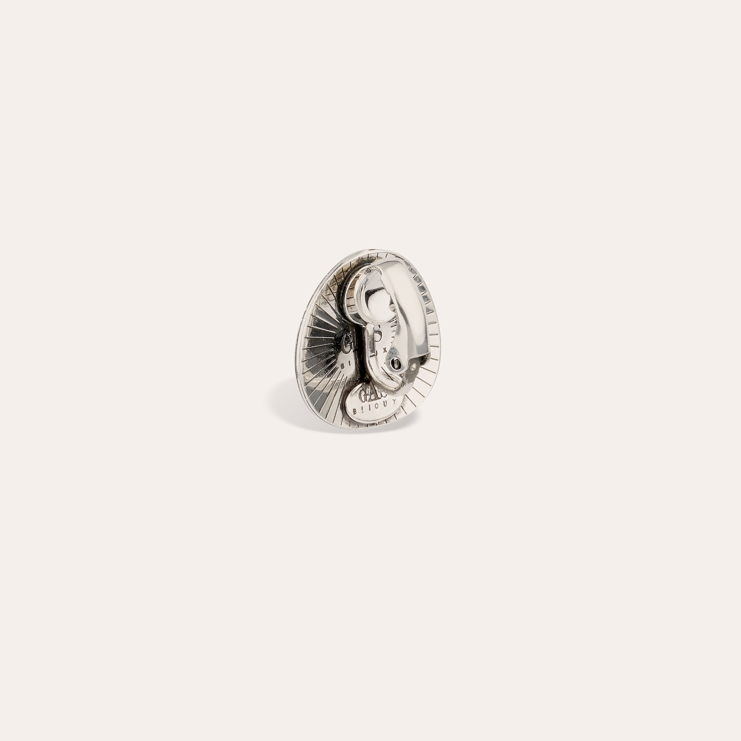 gas-bijoux-boucles-d-oreilles-diva-petit-mod-le-puces-argent-es-m-daillon-grav image 2