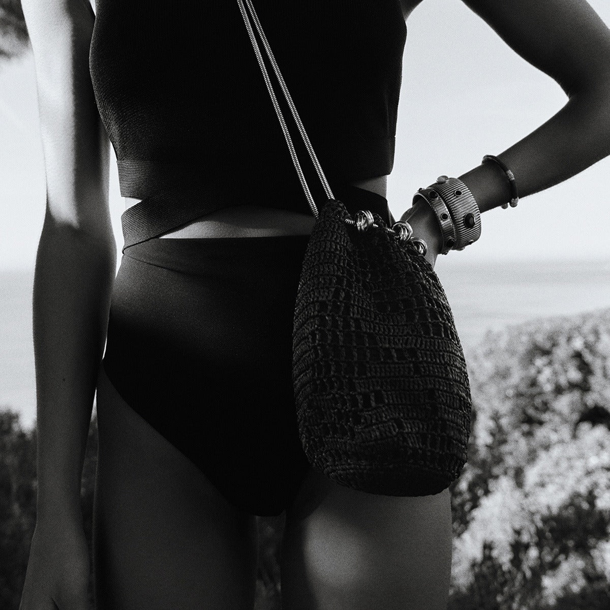 sac-bourse-soul-gas-bijoux-sac-raphia-tress-main-noir image 2