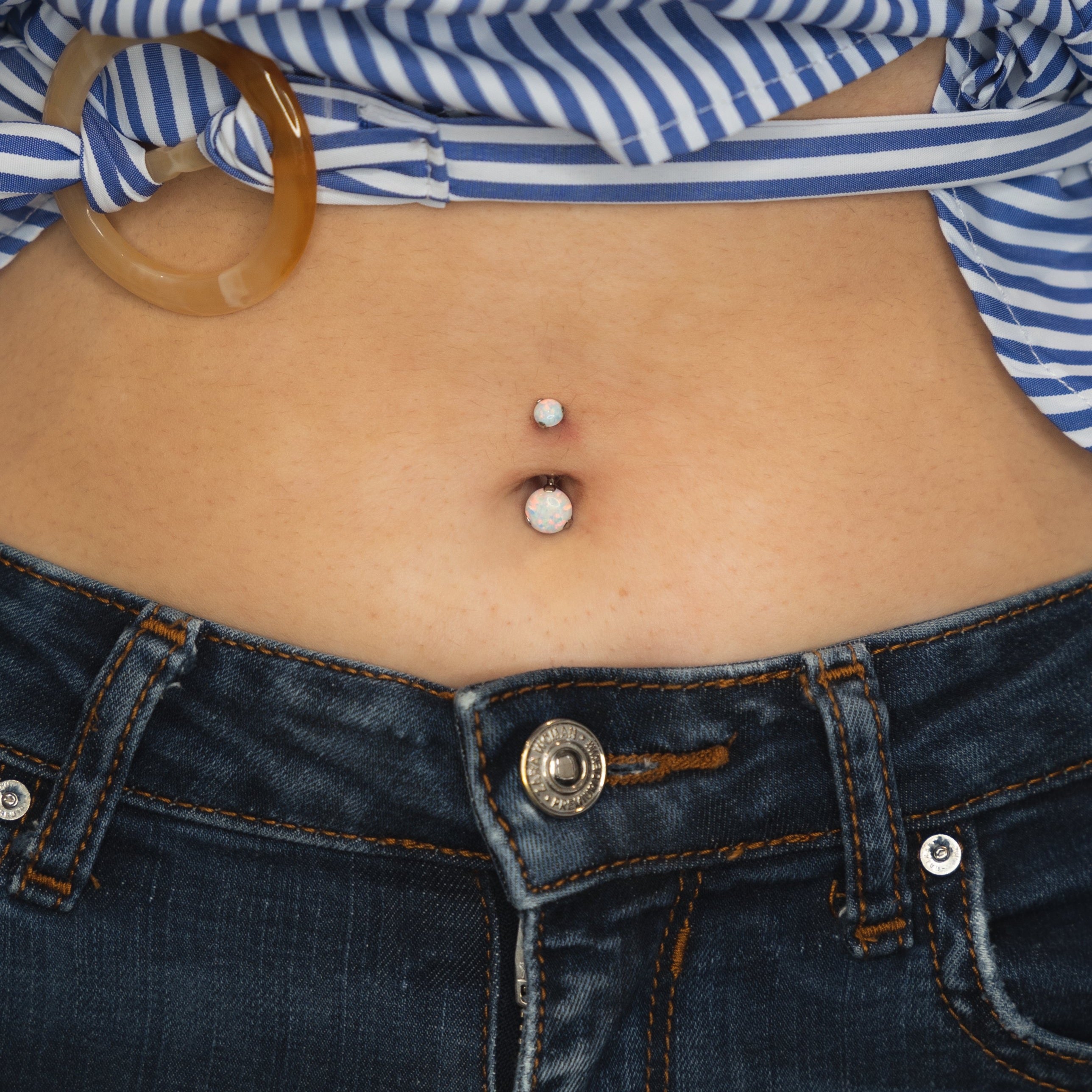 obsidian-piercing-polaris-opale-piercing-nombril-en-titane-opale-iris-e image 3