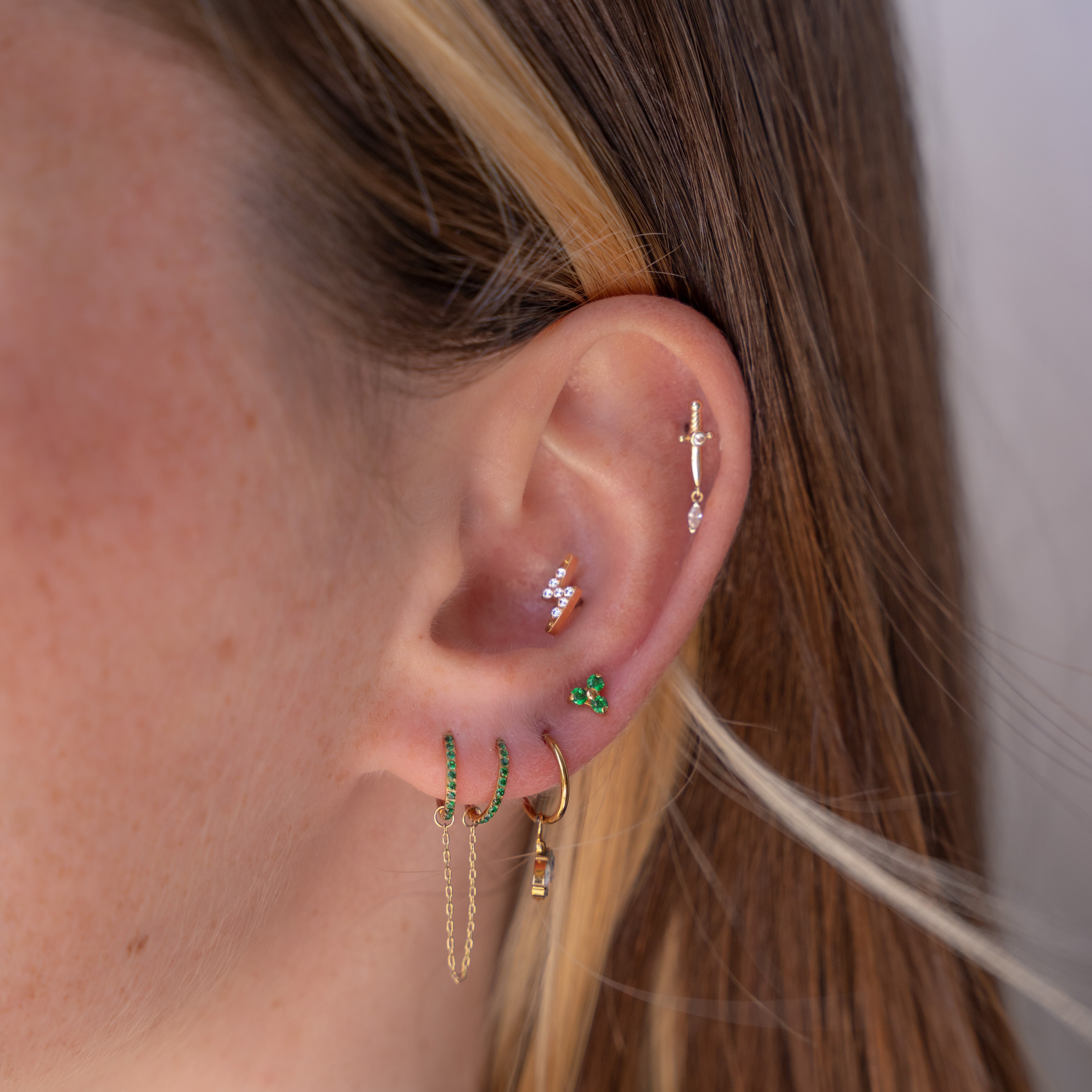 obsidian-piercing-trinity-mermaid-piercing-h-lix-tragus-titane-pvd-gold-trio-cri image 2