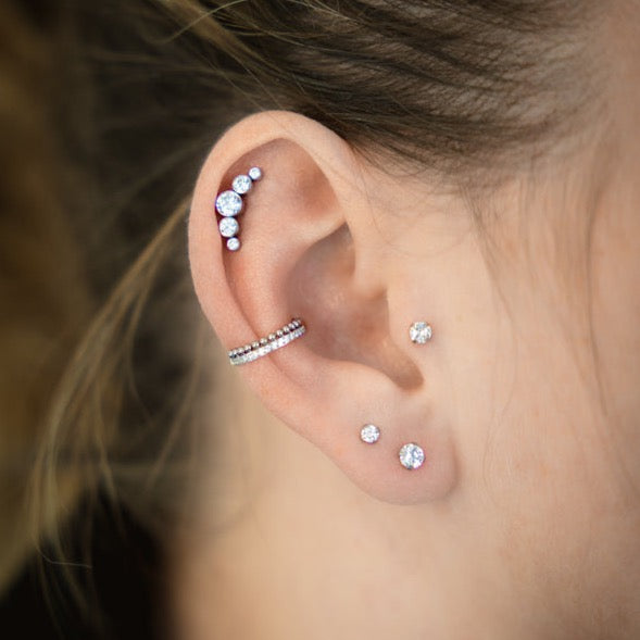 obsidian-piercing-mintaka-piercing-titane-implantable-arc-de-cinq-cristaux image 3