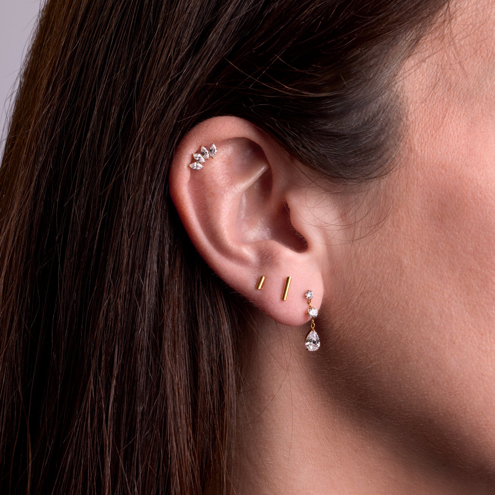 obsidian-piercing-sadira-piercing-h-lix-conch-titane-pvd-gold-ventail-de-quatre- image 3