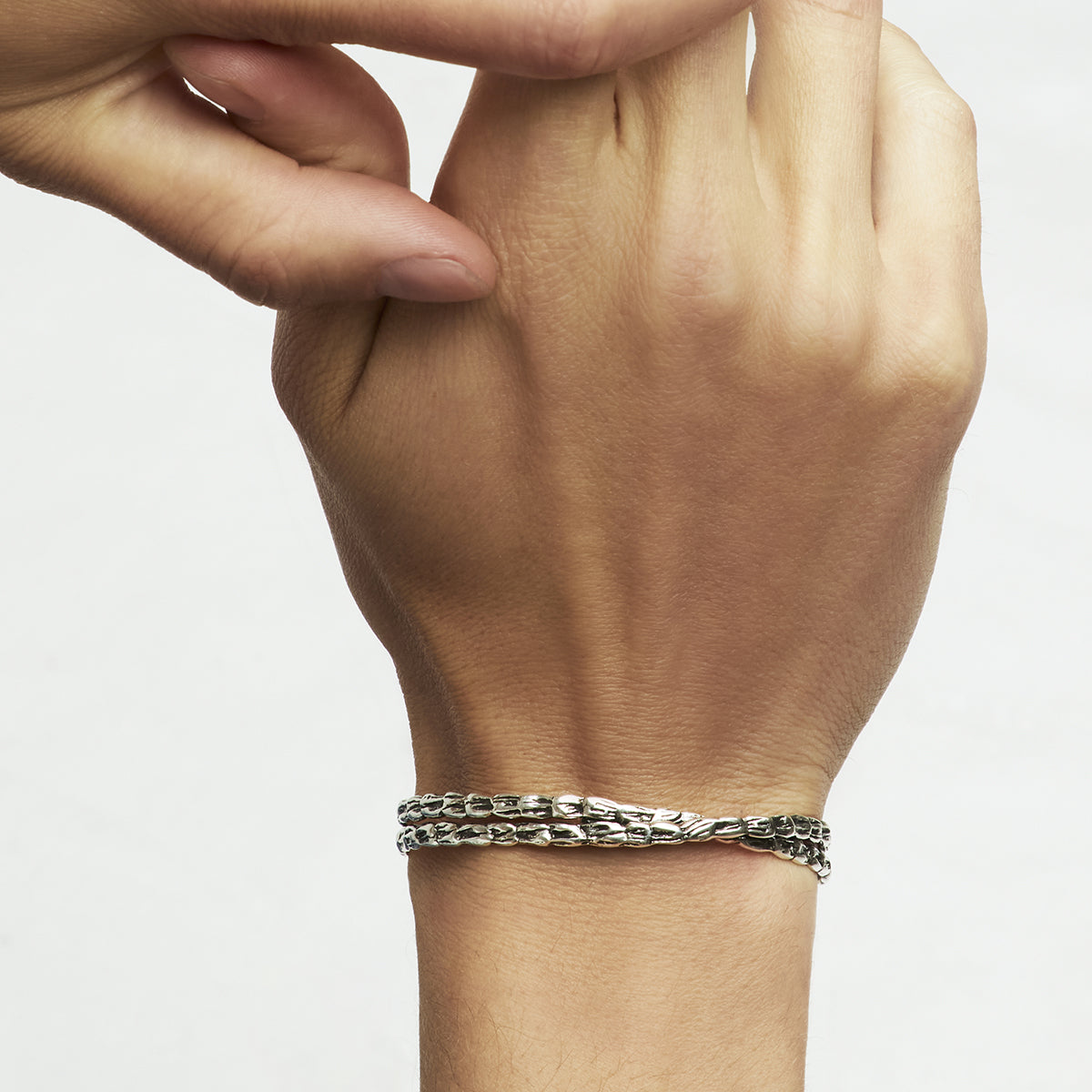 gas-bijoux-liane-bracelet-jonc-crois-grand-mod-le-argent-grav-taille-ajustable image 2