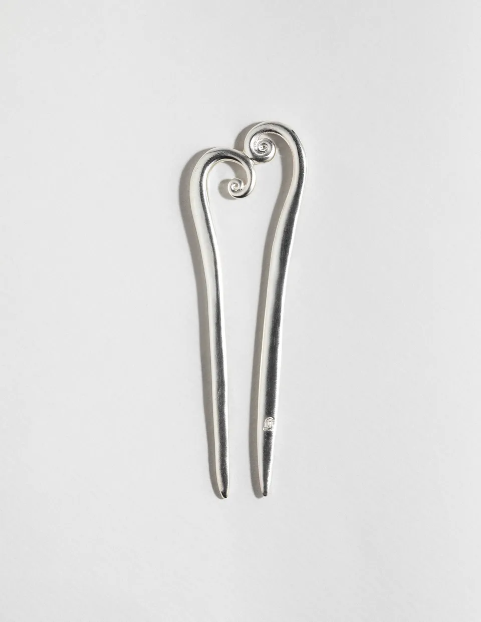 louise-damas-pic-cheveux-les-volutes-pic-sculpt-volutes-enroul-es image 1