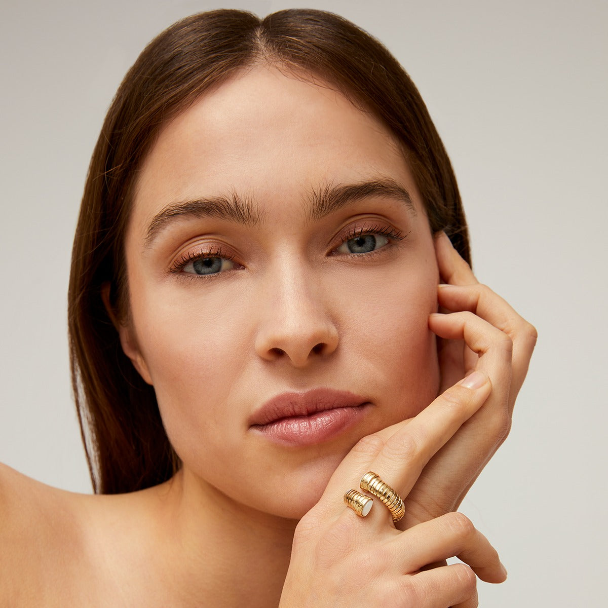 gas-bijoux-bague-antigone-nacre-blanche-maille-tubogas-dor-e-l-or-fin image 2