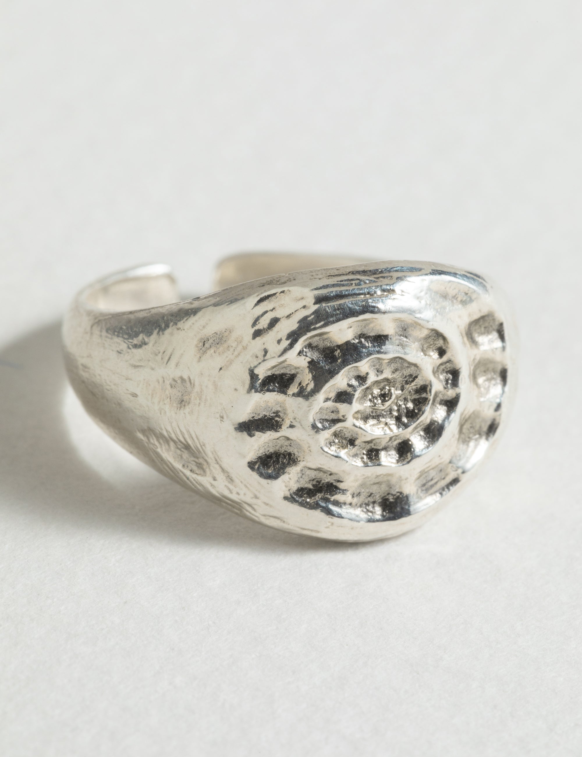 louise-damas-l-empreinte-bague-chevali-re-empreinte-fossile image 7