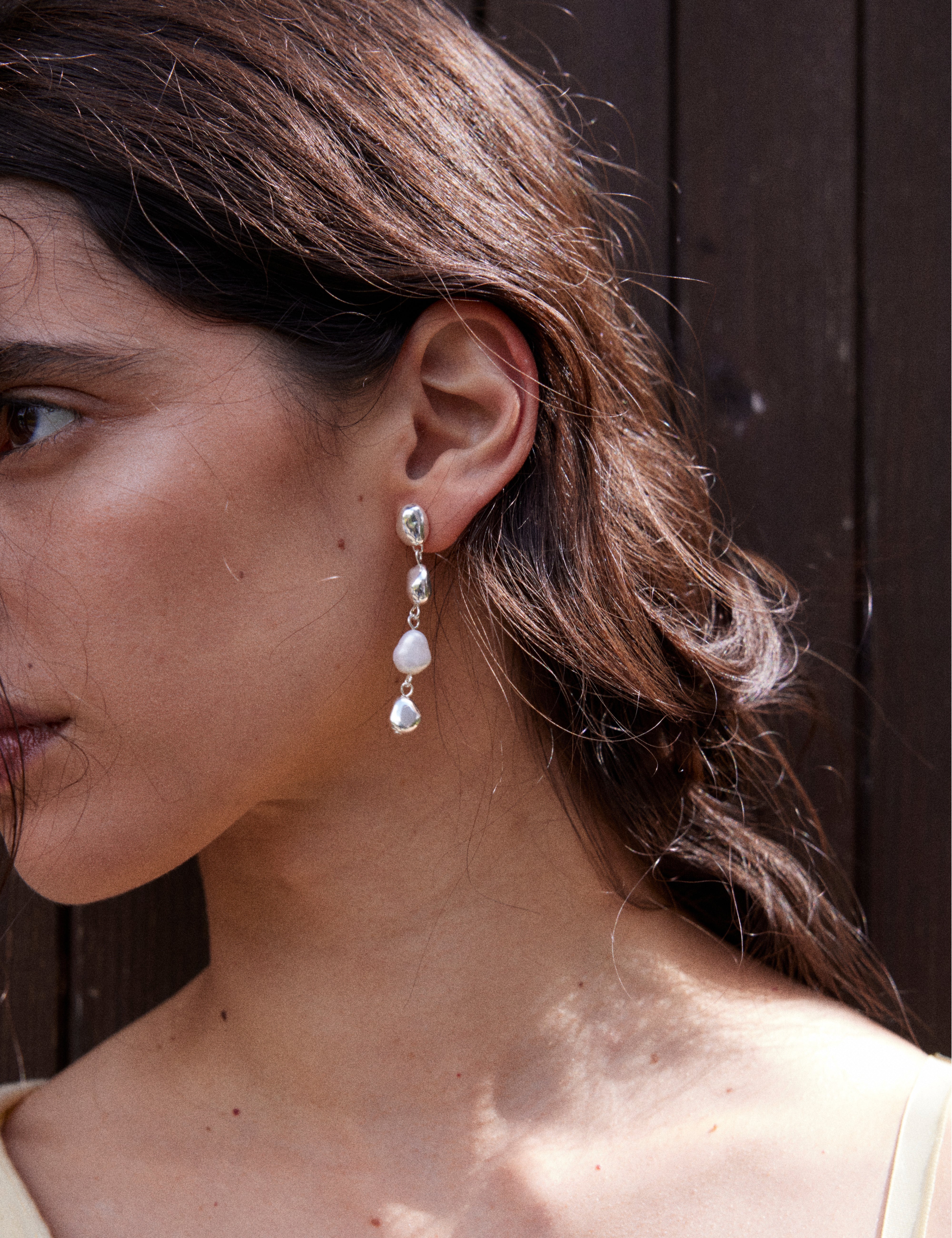 louise-damas-boucles-la-pluie-perles-nacre-et-eau-douce image 2