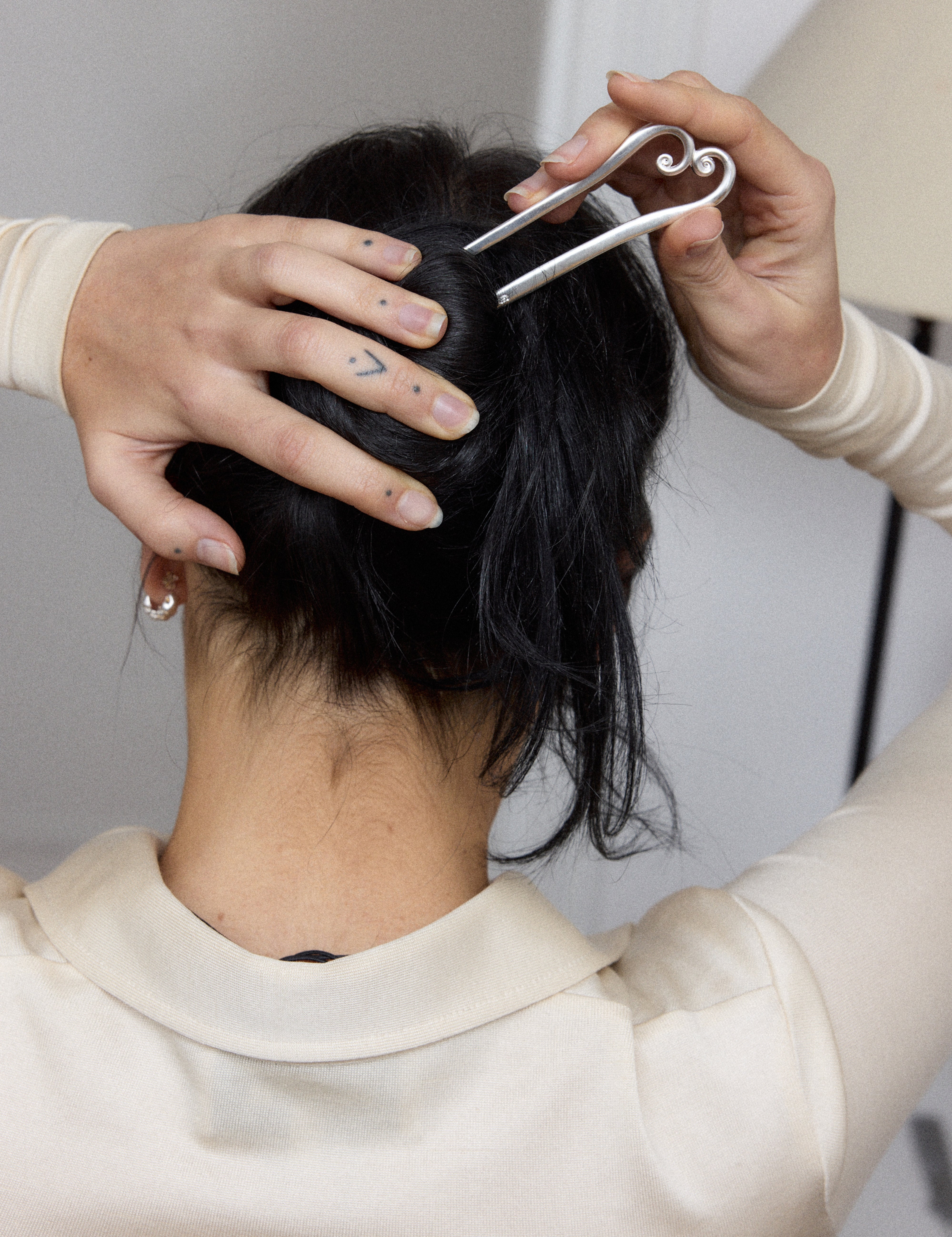 louise-damas-pic-cheveux-les-volutes-pic-sculpt-volutes-enroul-es image 4