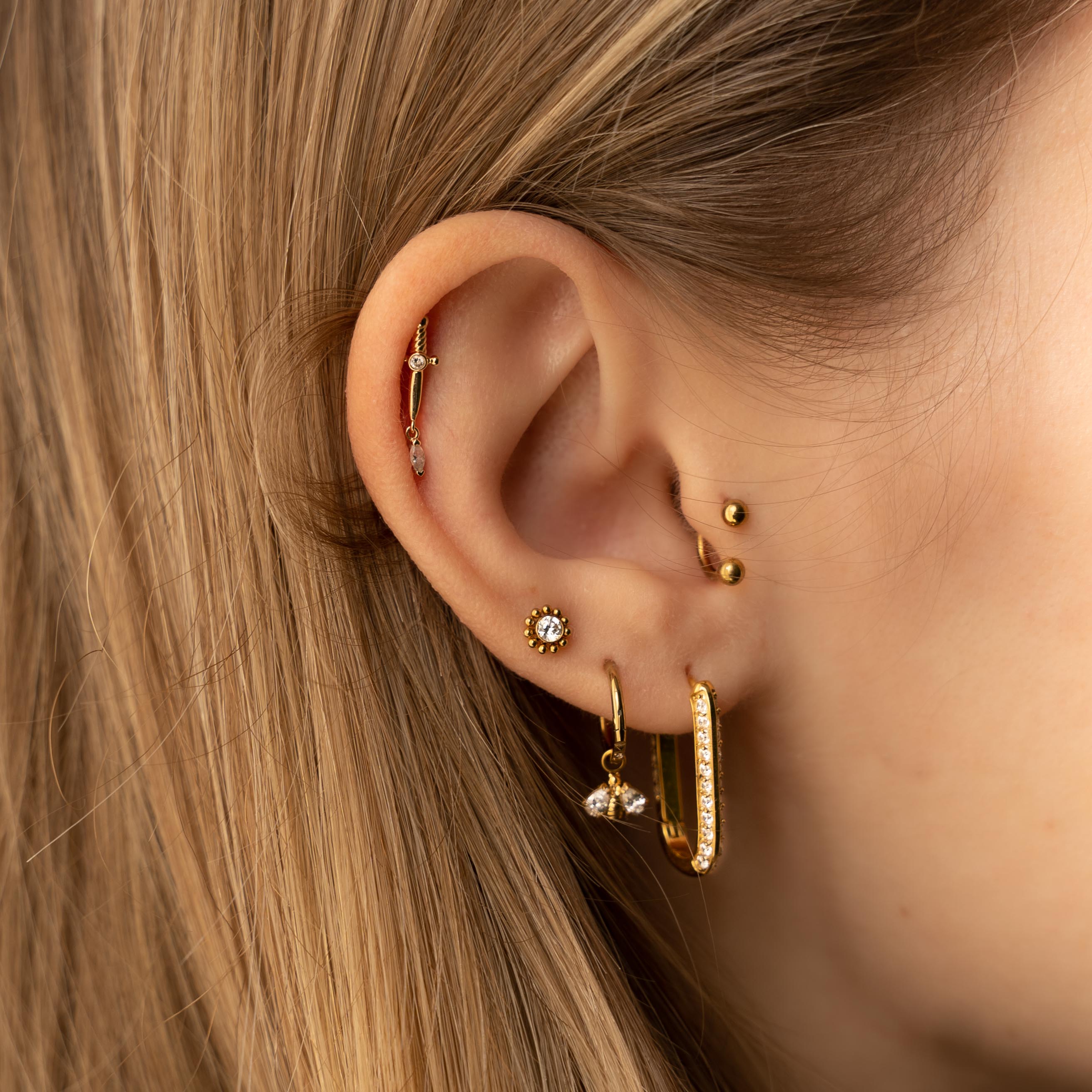 obsidian-piercing-london-paire-de-clickers-ovales-acier-avec-zircons image 3