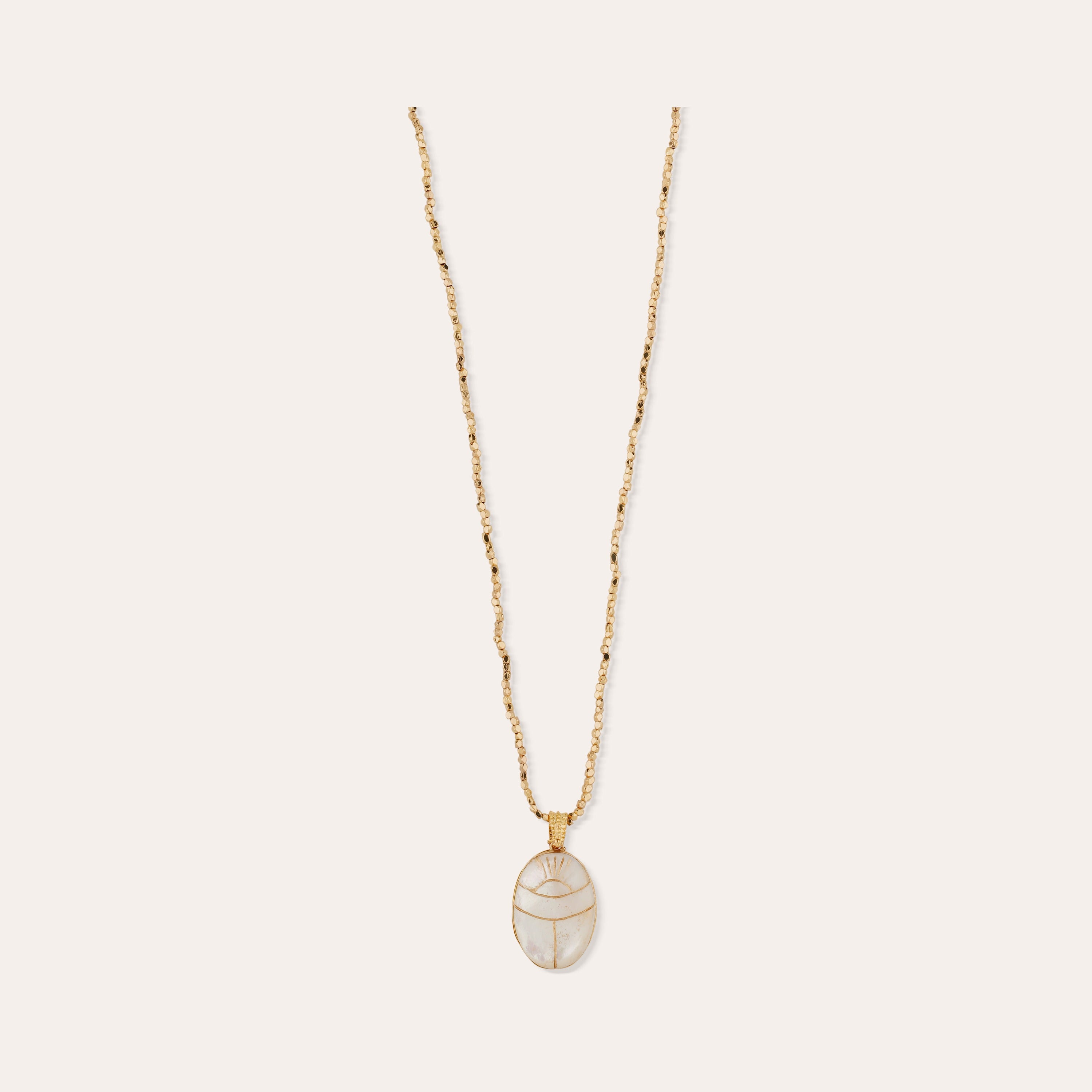 gas-bijoux-sautoir-lucky-scarab-e-nacre-blanche-perles-dor-es-facettes image 1