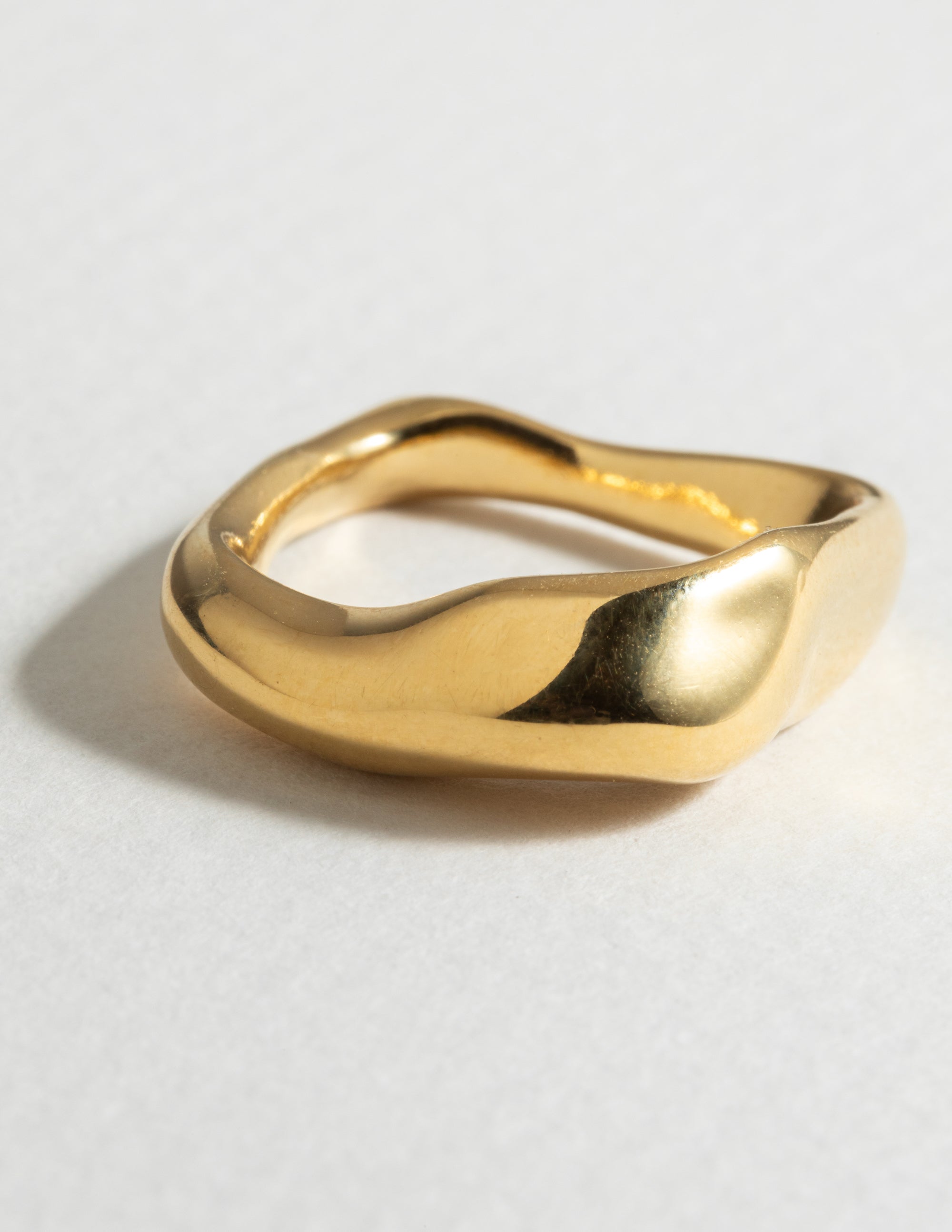 louise-damas-bague-l-irr-guli-re-bague-large-silhouette-changeante-georgia image 7