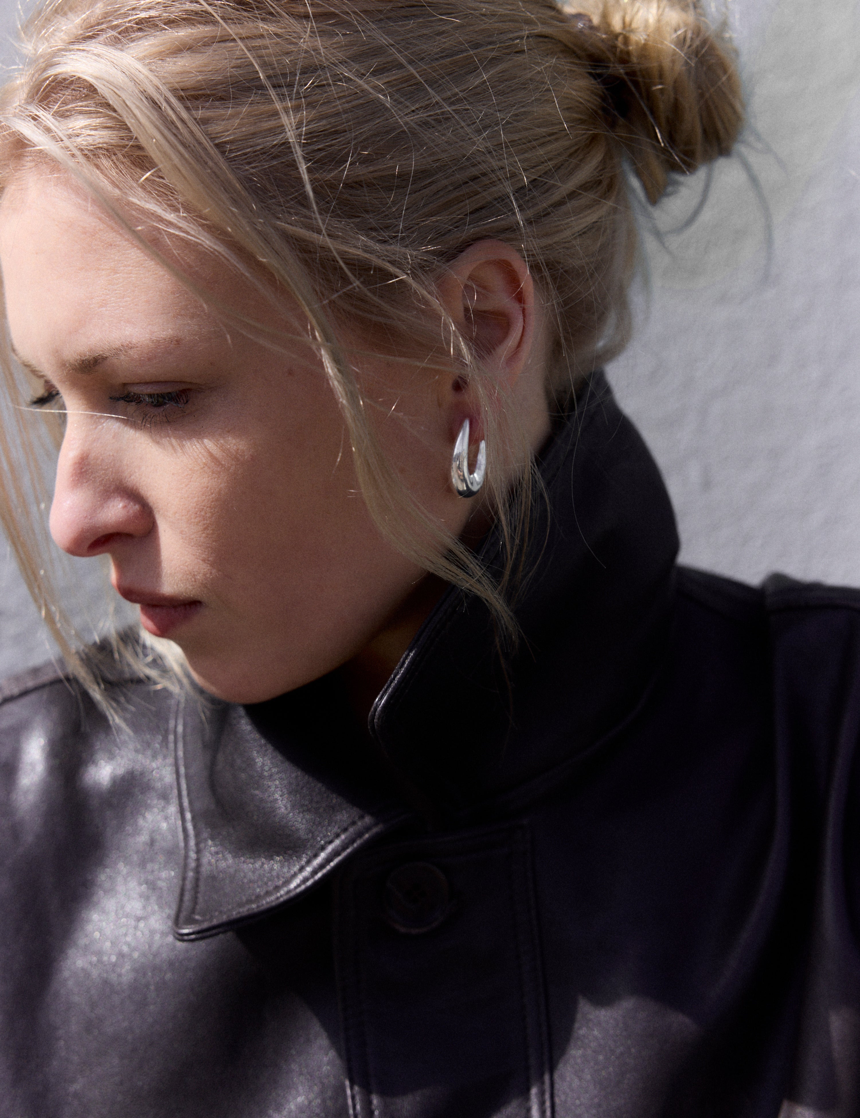 louise-damas-cr-oles-la-vague-cr-oles-goutte-twist-e-sculpt-e-2 image 3