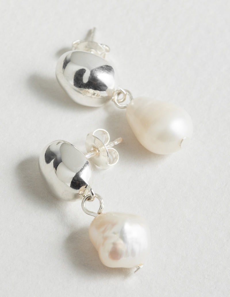 louise-damas-boucles-la-perle-perles-de-nacre-moul-es-et-perles-d-eau-douce-natu image 6