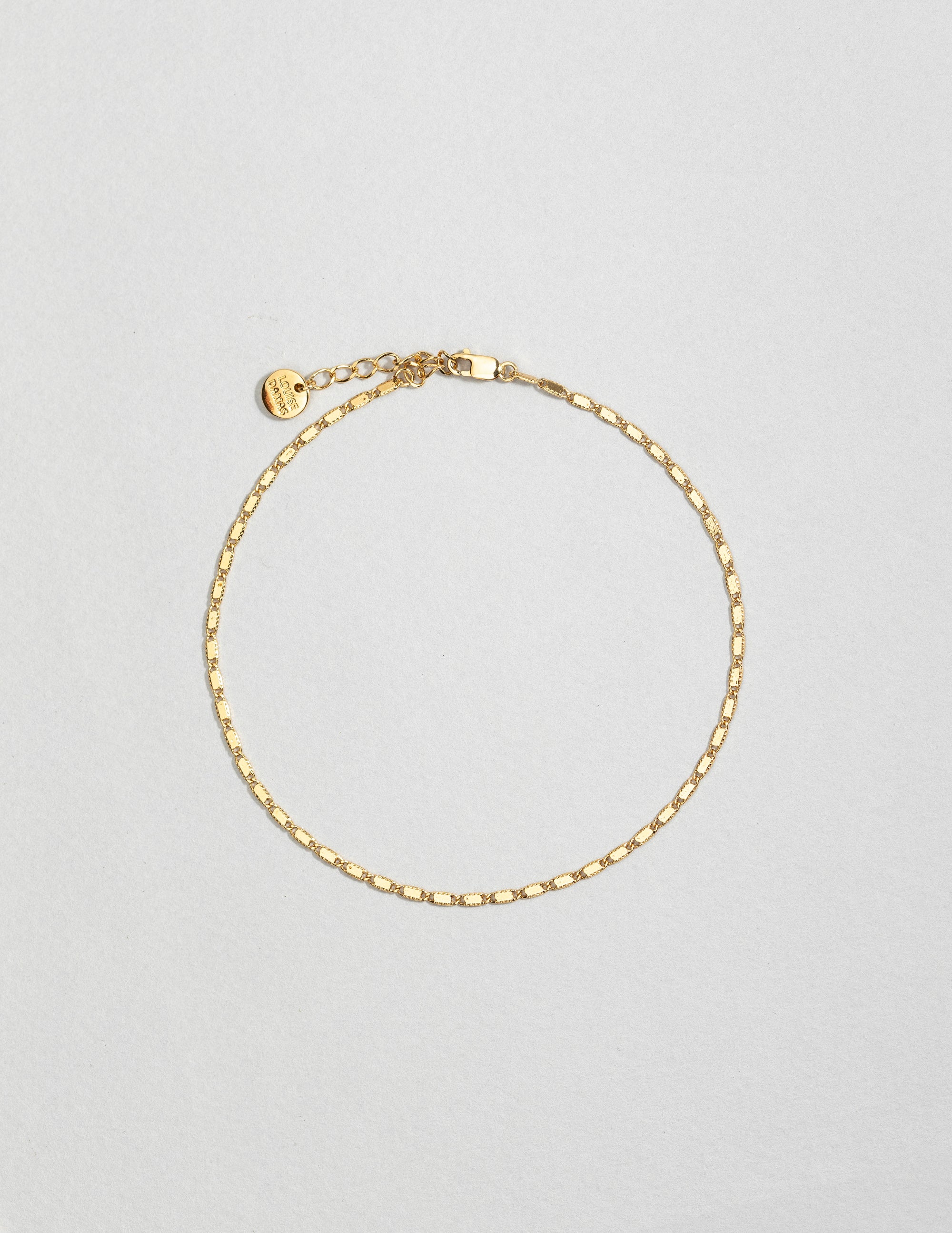 louise-damas-bracelet-la-dentelle-bracelet-maille-fine-et-plate-fini-cisel image 1
