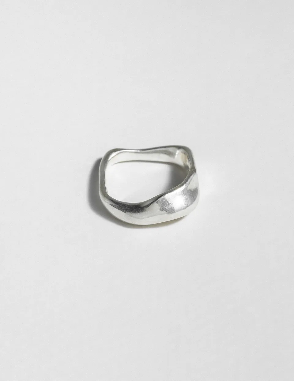 louise-damas-bague-l-irr-guli-re-bague-large-silhouette-irr-guli-re image 1