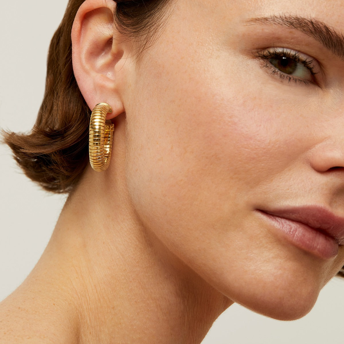 gas-bijoux-boucles-d-oreilles-cr-oles-antigone-petit-mod-le-nacre-blanche image 2