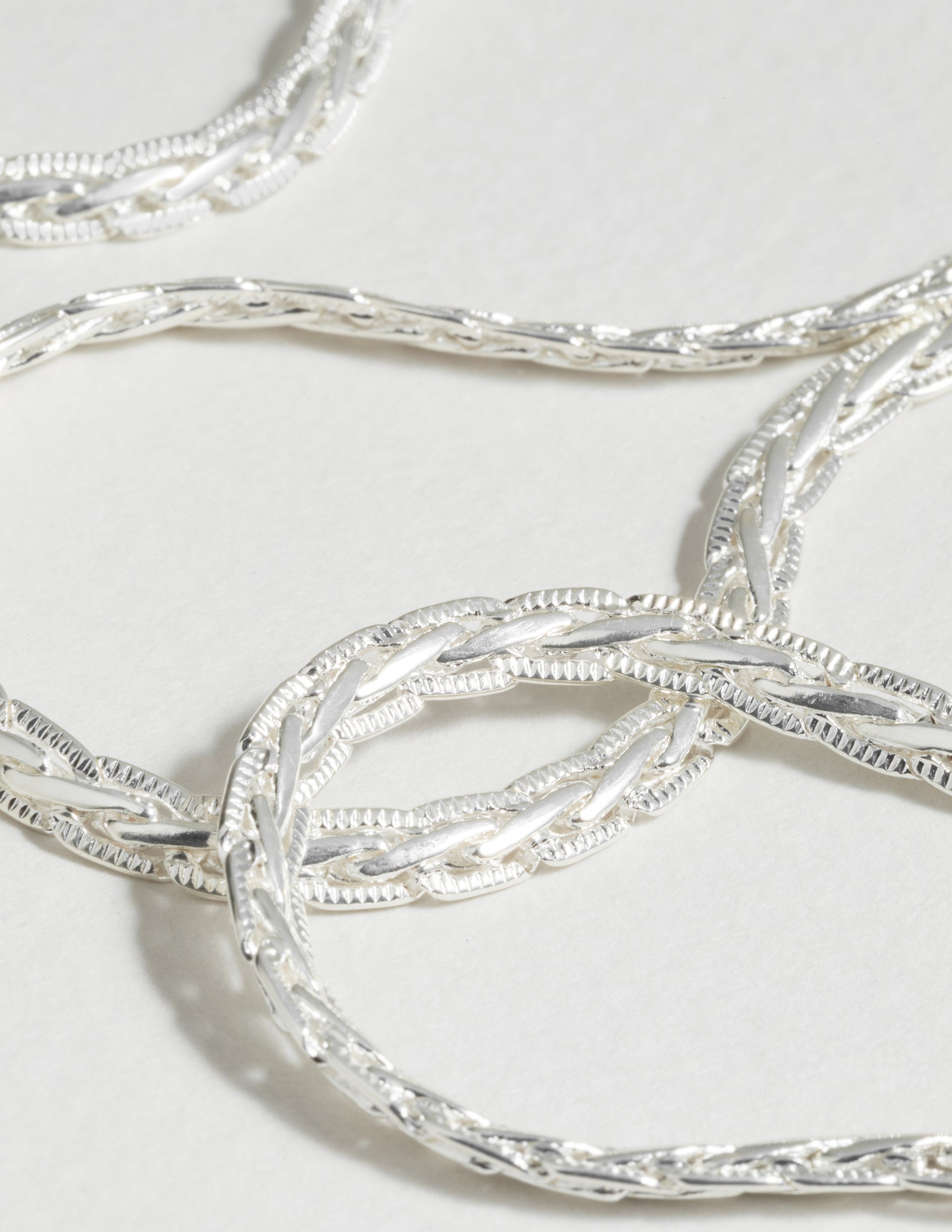 louise-damas-collier-la-tresse-maille-plate-tress-e-fini-cisel-2 image 4