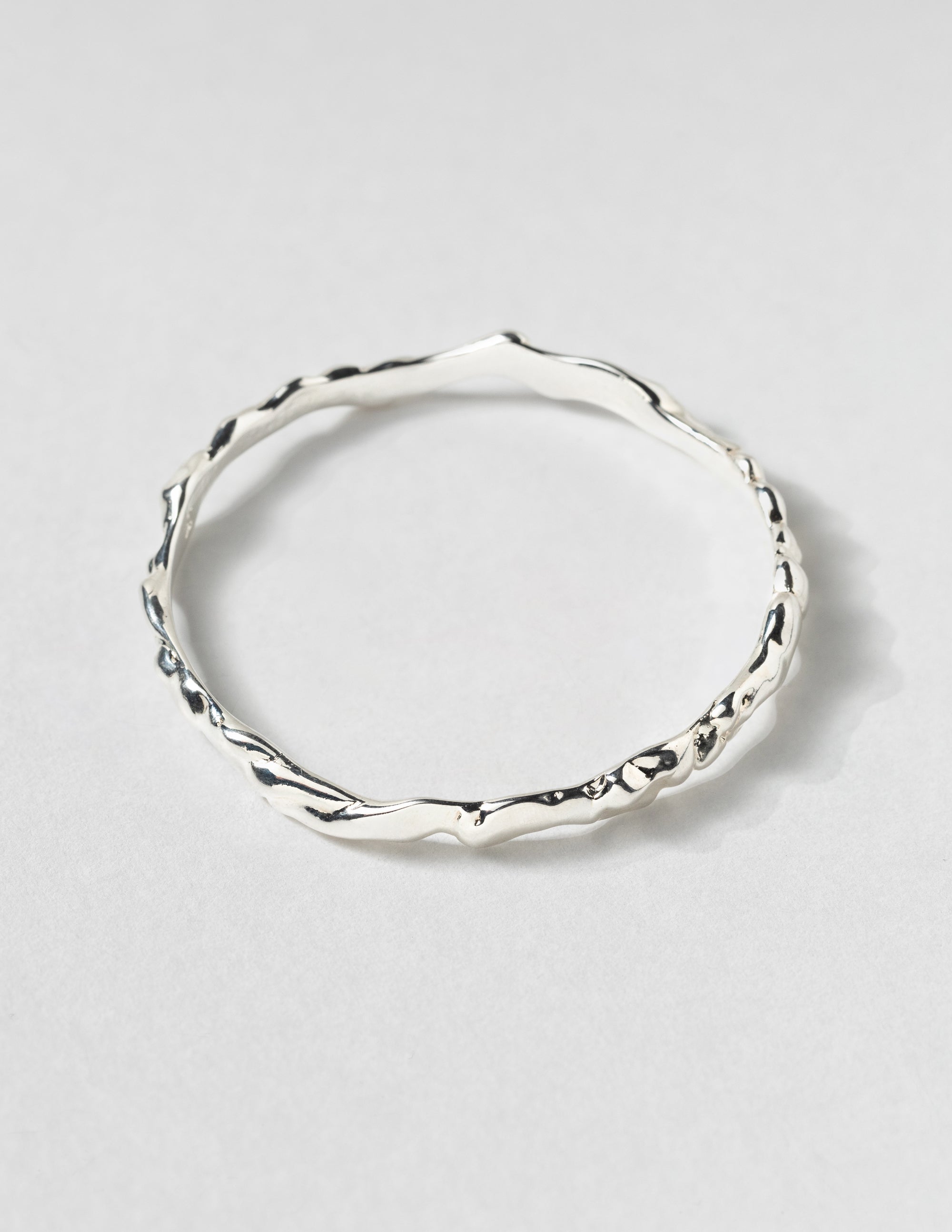 louise-damas-le-magma-bracelet-joncs-volumes-irr-guliers-plaqu-argent image 1