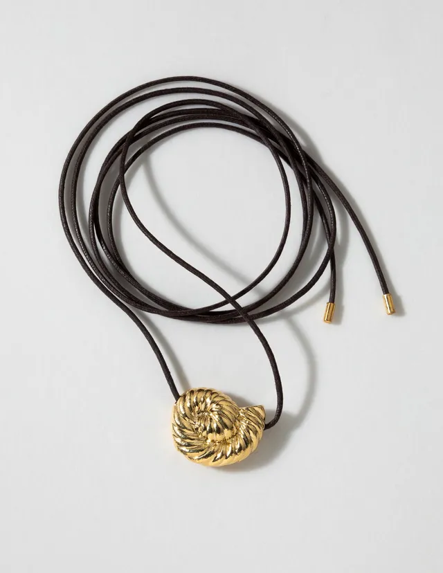 louise-damas-collier-l-ammonite-pendentif-spirale-fossile-sur-cordon-en-coton-ci image 1