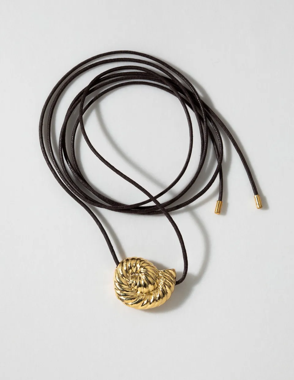 louise-damas-collier-l-ammonite-pendentif-spirale-fossile-sur-cordon-en-coton-ci image 1