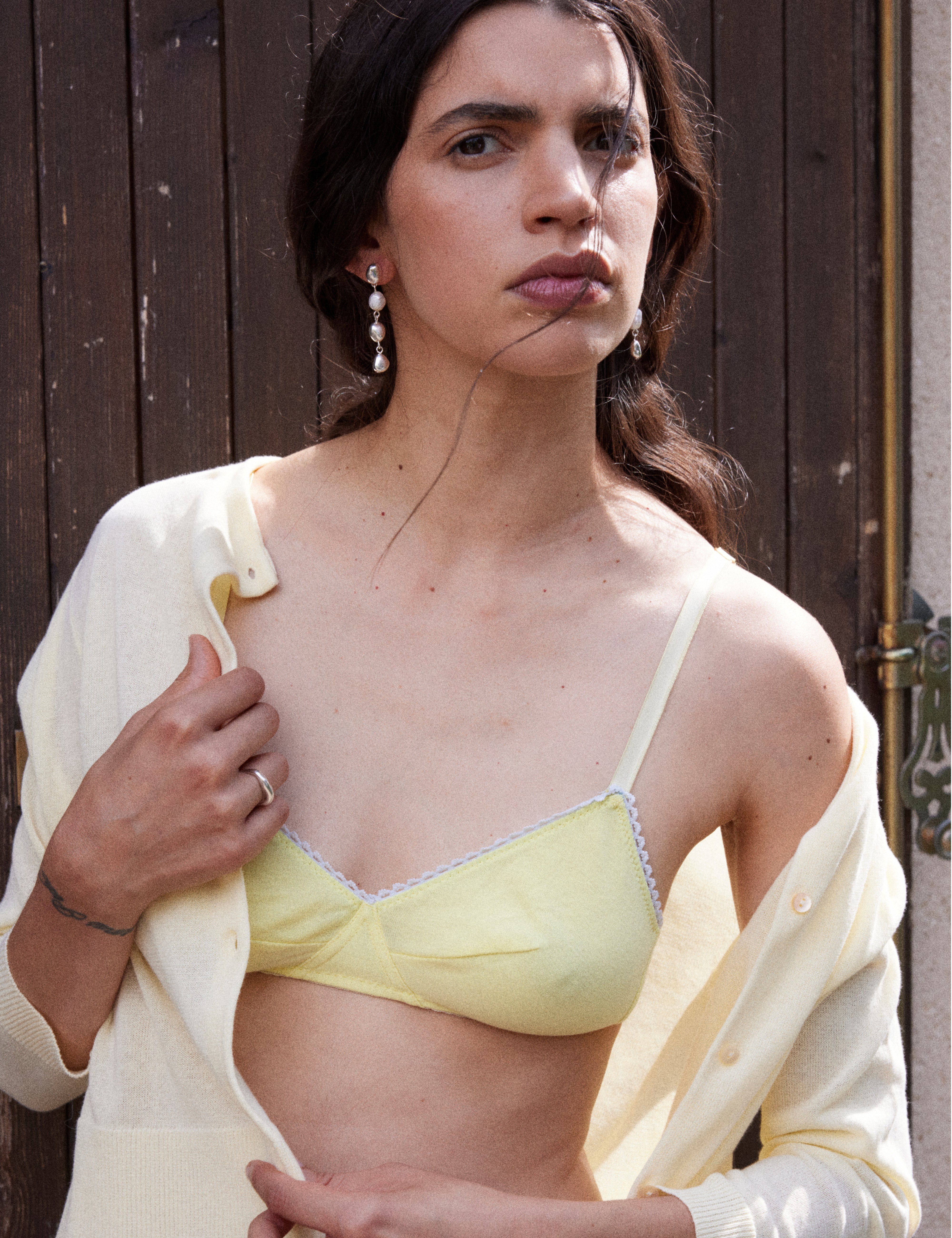 louise-damas-boucles-la-pluie-perles-nacre-et-eau-douce image 3