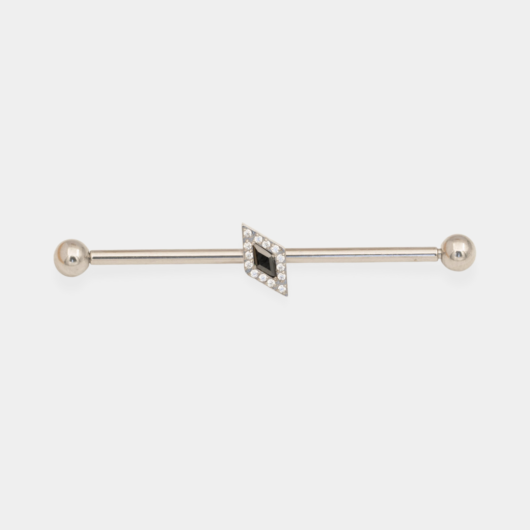 obsidian-piercing-industriel-had-s-piercing-industriel-en-titane-motif-losange-c image 2