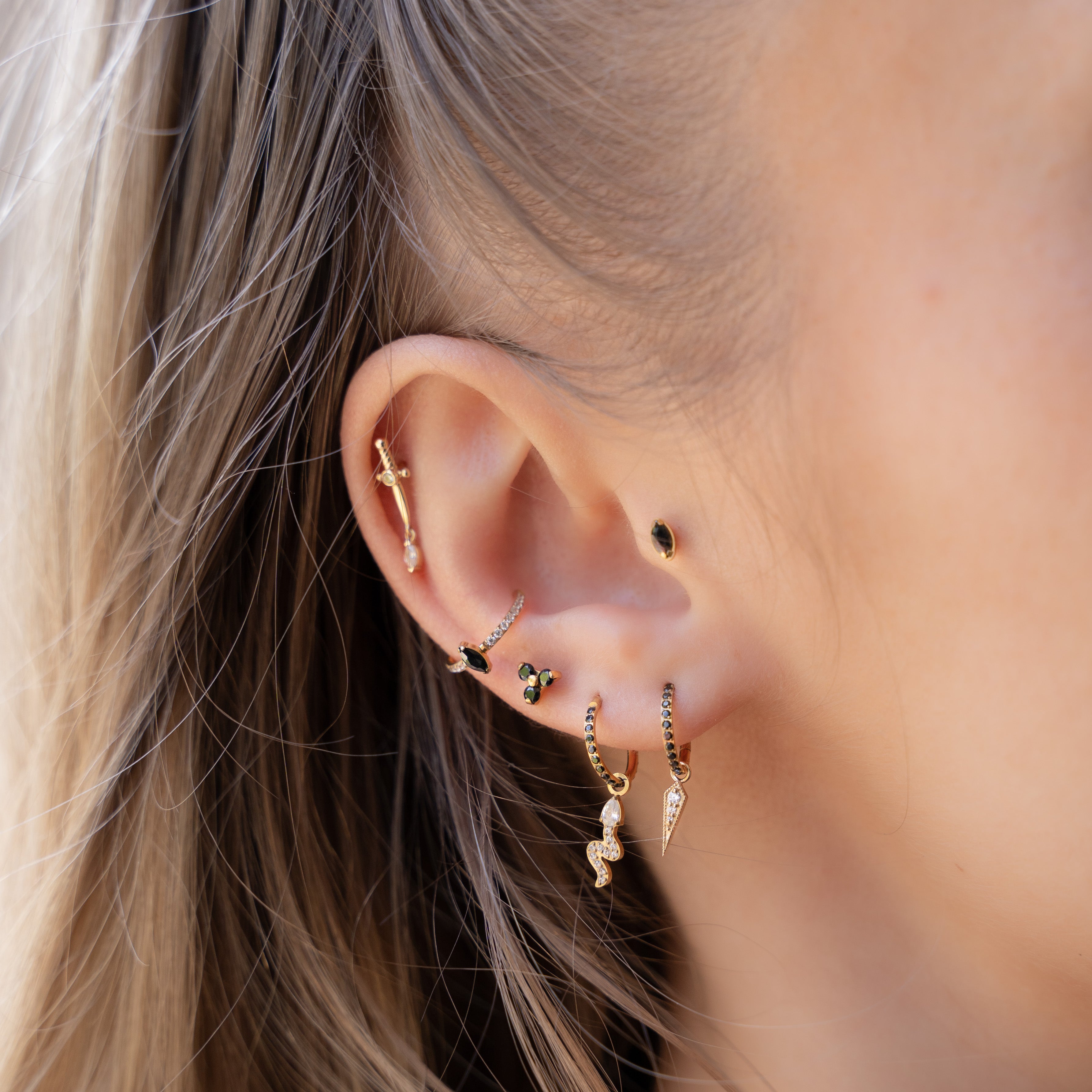 obsidian-piercing-trinity-mermaid-piercing-h-lix-tragus-titane-pvd-gold-trio-cri image 4