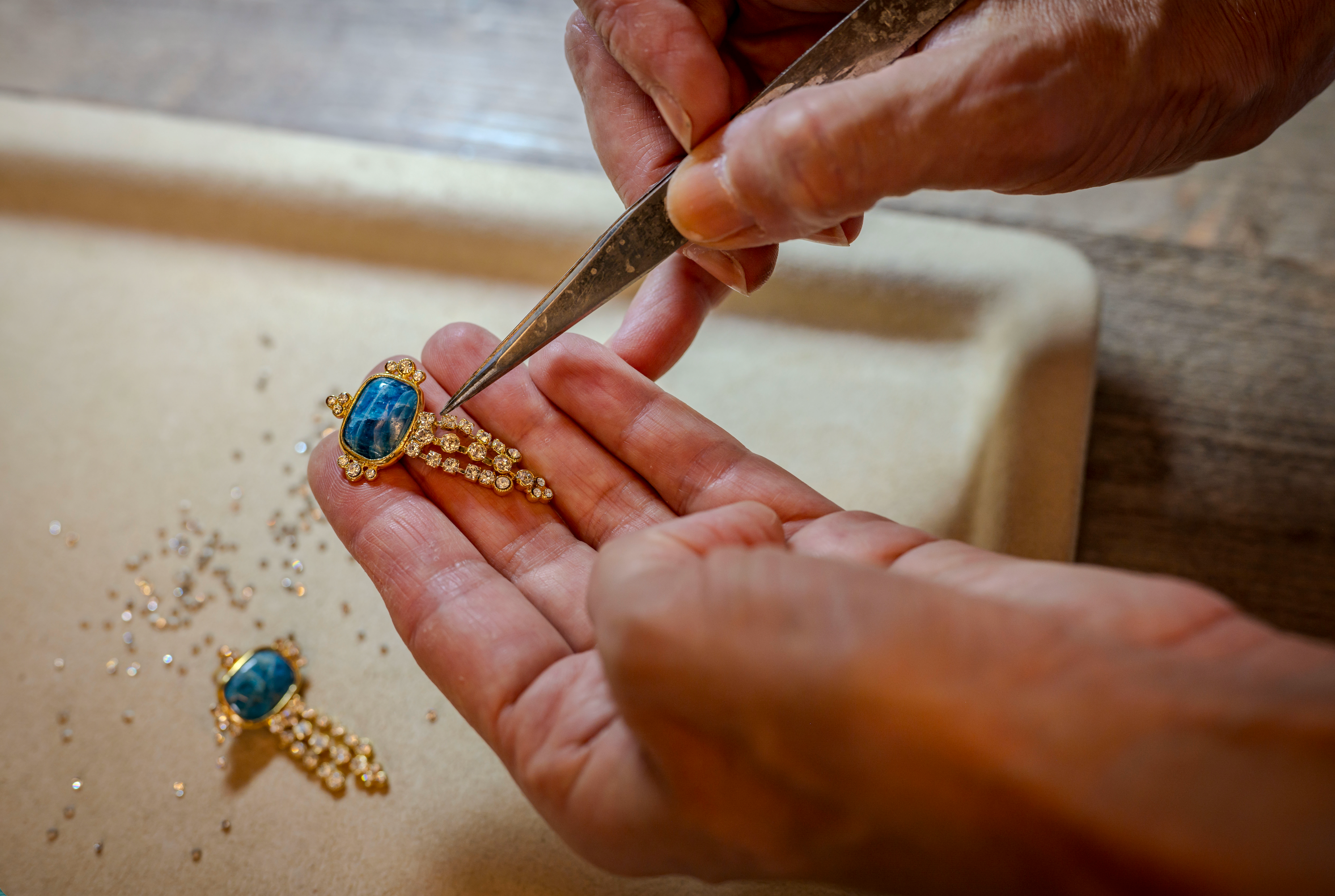gas-bijoux-boucles-d-oreilles-tiki-turquoise-dor-es-strass image 3