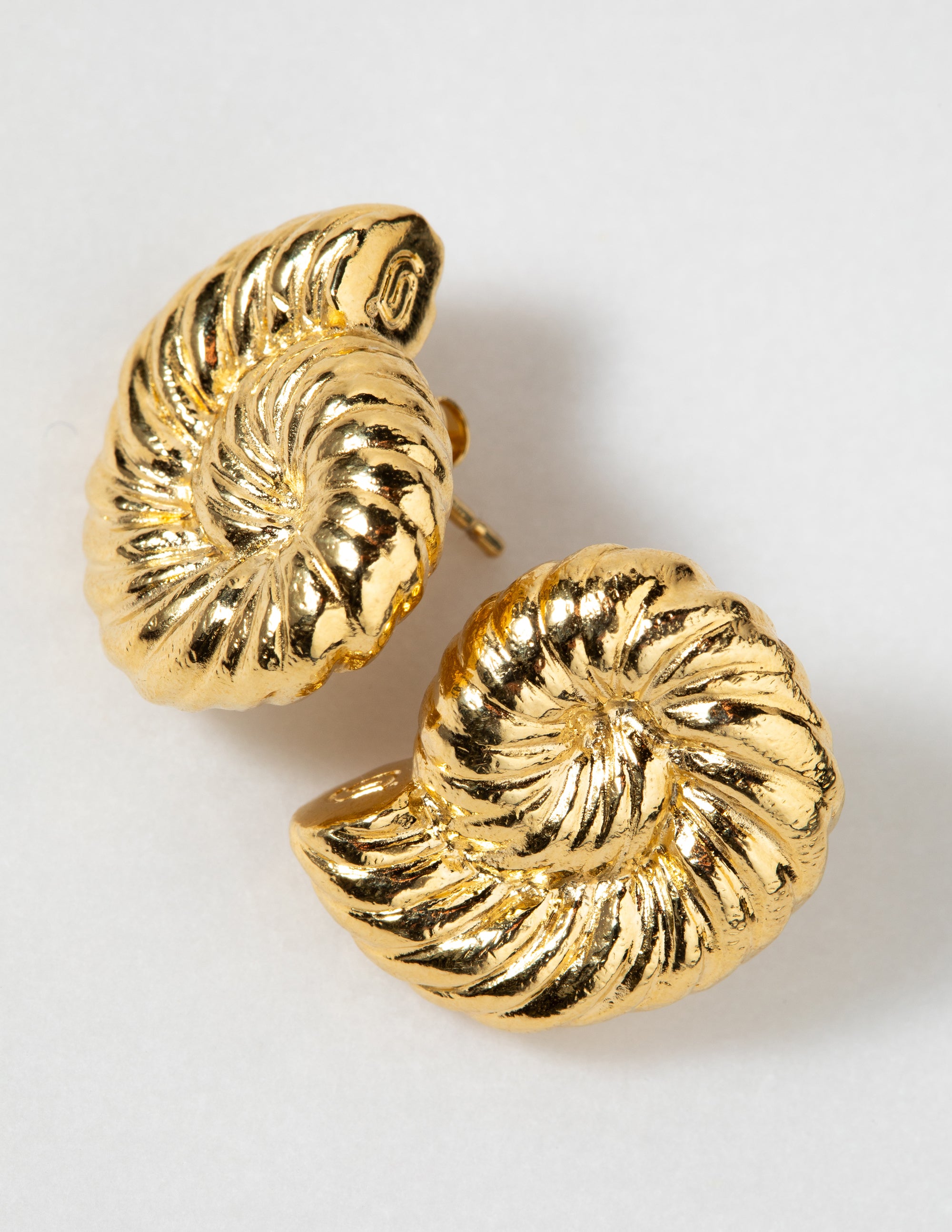 louise-damas-boucles-l-ammonite-boucles-spirale-fossile-sculpt-e image 7