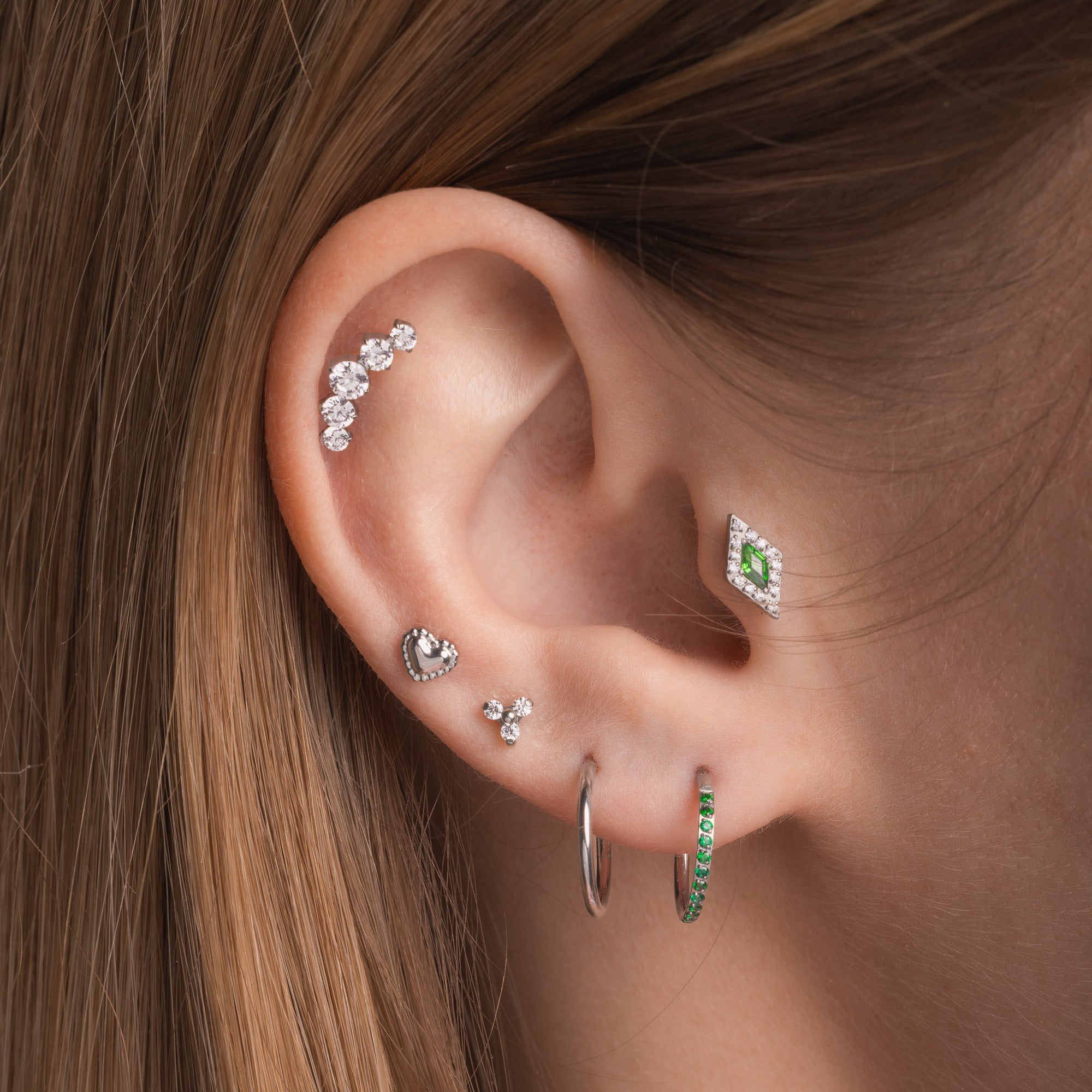 obsidian-piercing-had-s-vert-piercing-h-lix-conch-titane-pvd-gold-zircon-vert image 4