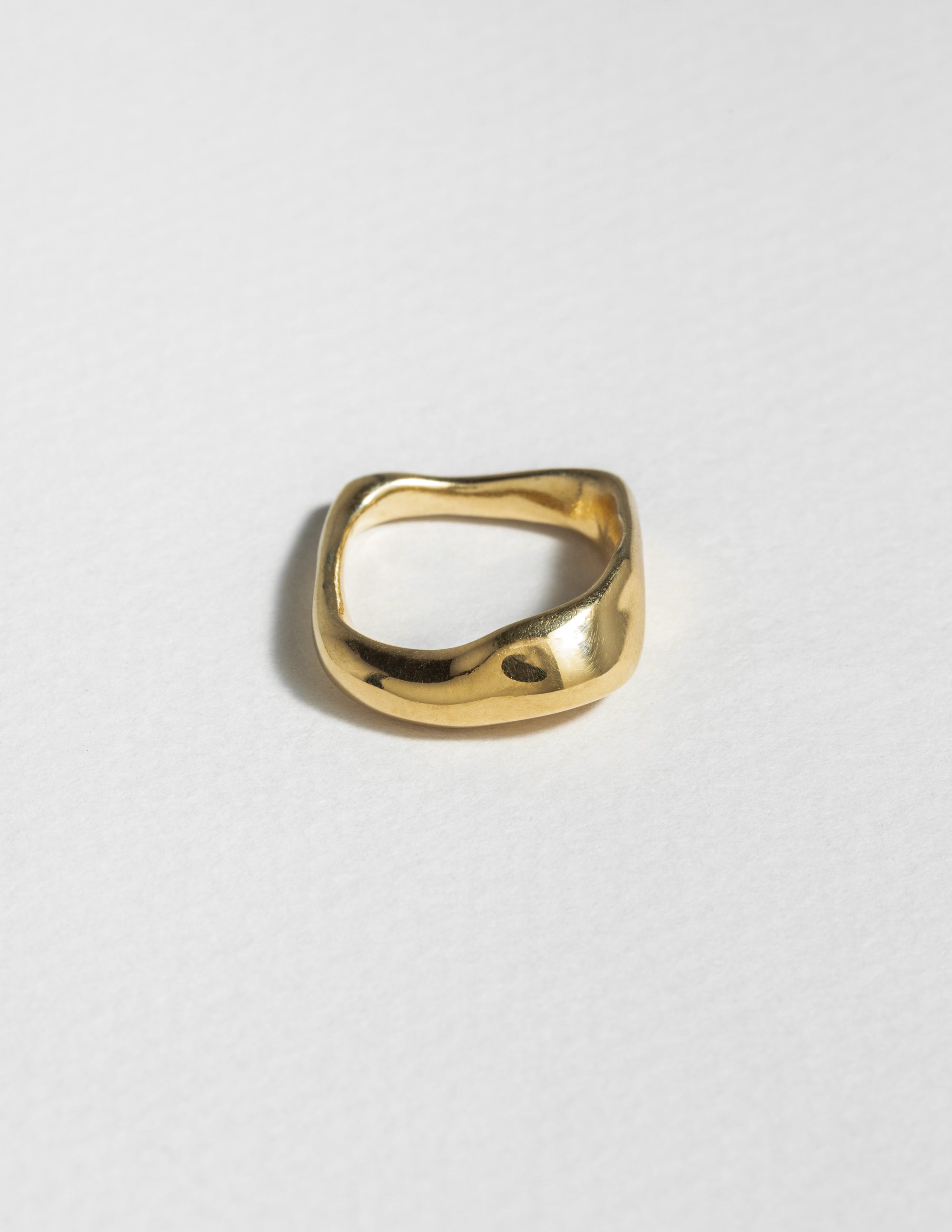 louise-damas-bague-l-irr-guli-re-bague-large-silhouette-changeante-georgia image 1