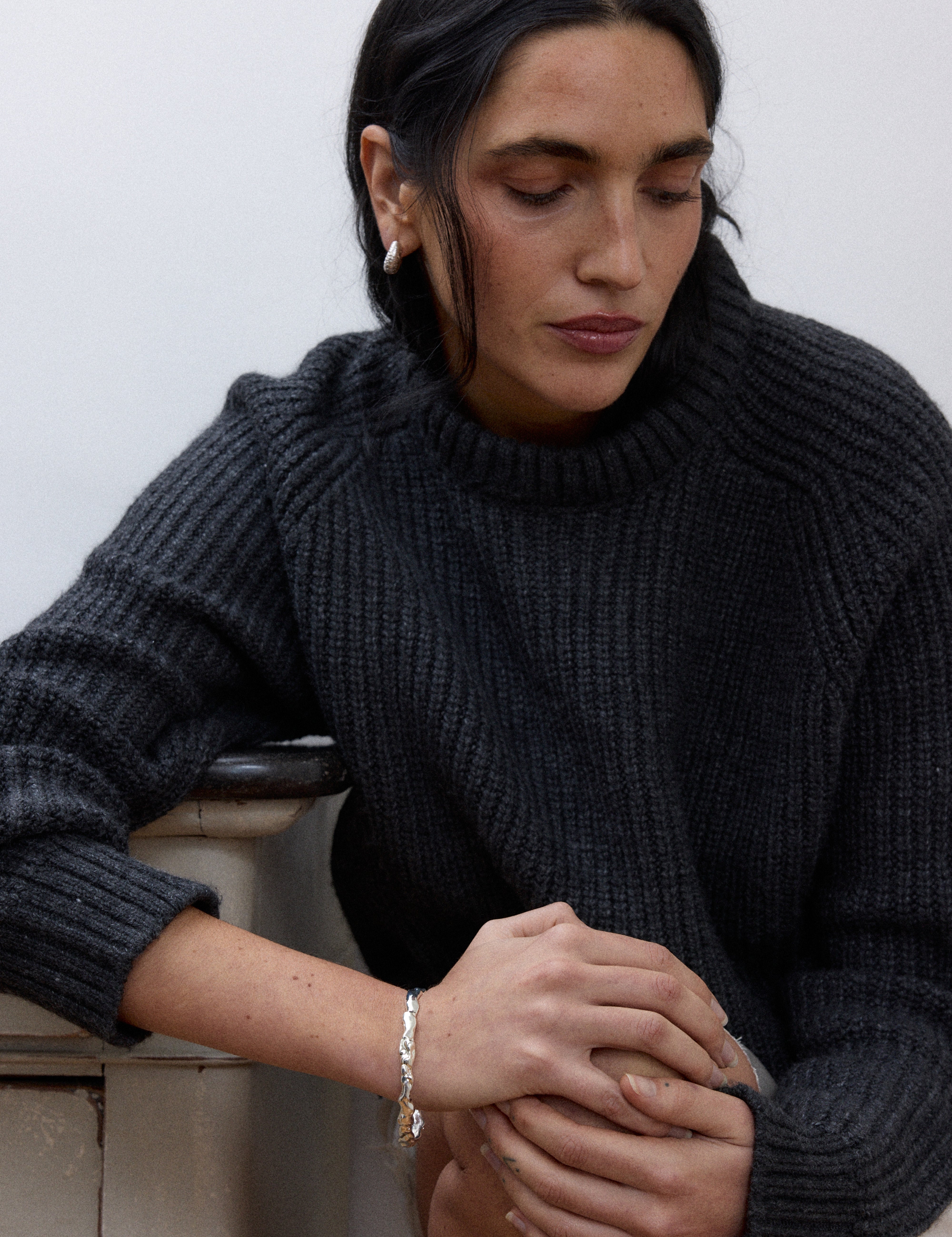louise-damas-le-magma-bracelet-joncs-volumes-irr-guliers-plaqu-argent image 3