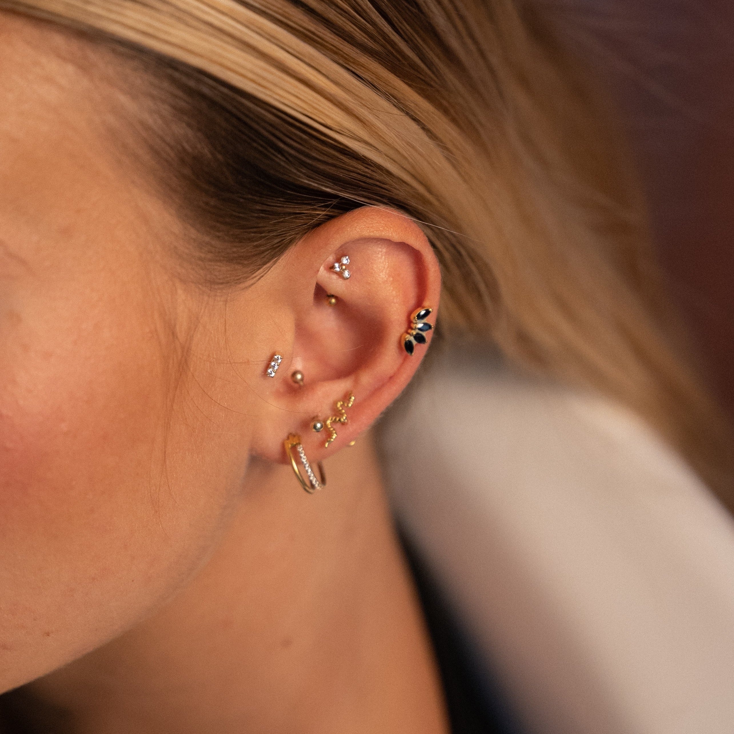 obsidian-piercing-gemma-piercing-h-lix-conch-tragus-titane-dor-zircons-noirs image 2