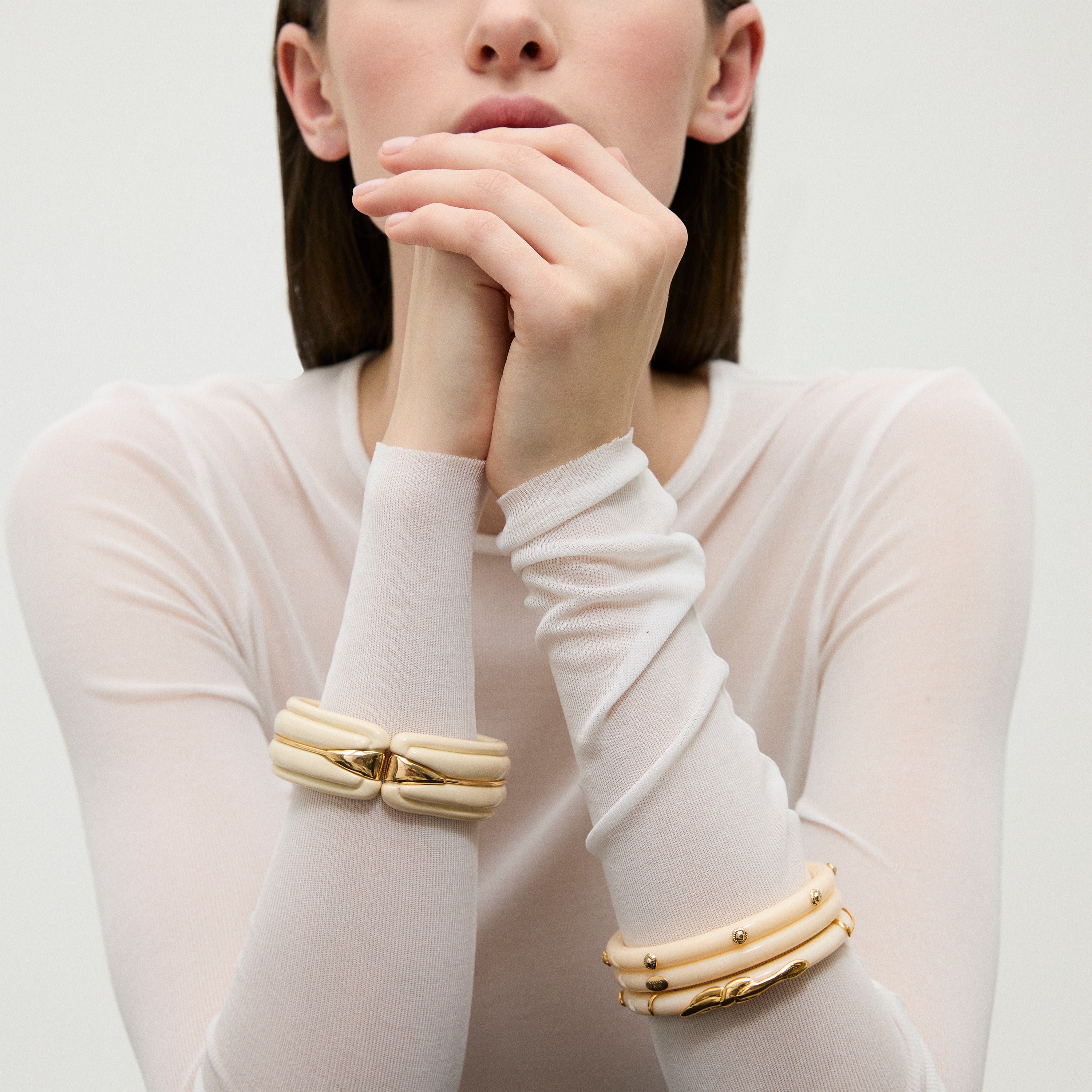 gas-bijoux-caftan-ivoire-bracelet-jonc-ac-tate-dor-poli-main image 2