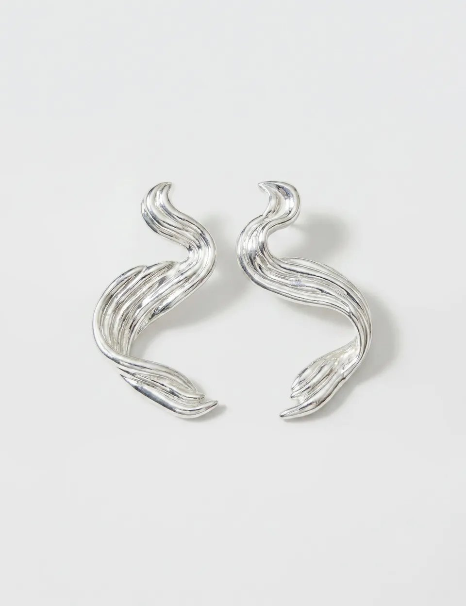 louise-damas-boucles-le-sillage-boucles-sculpt-es-ondulantes image 1