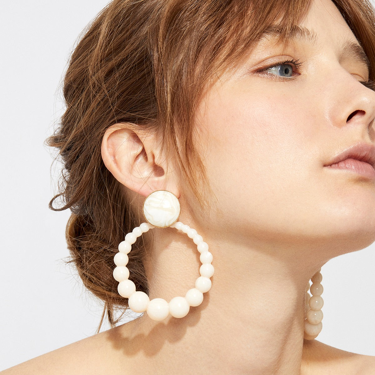 gas-bijoux-boucles-d-oreilles-andy-grand-mod-le-en-ac-tate-perles-d-grad-blanc-c image 2