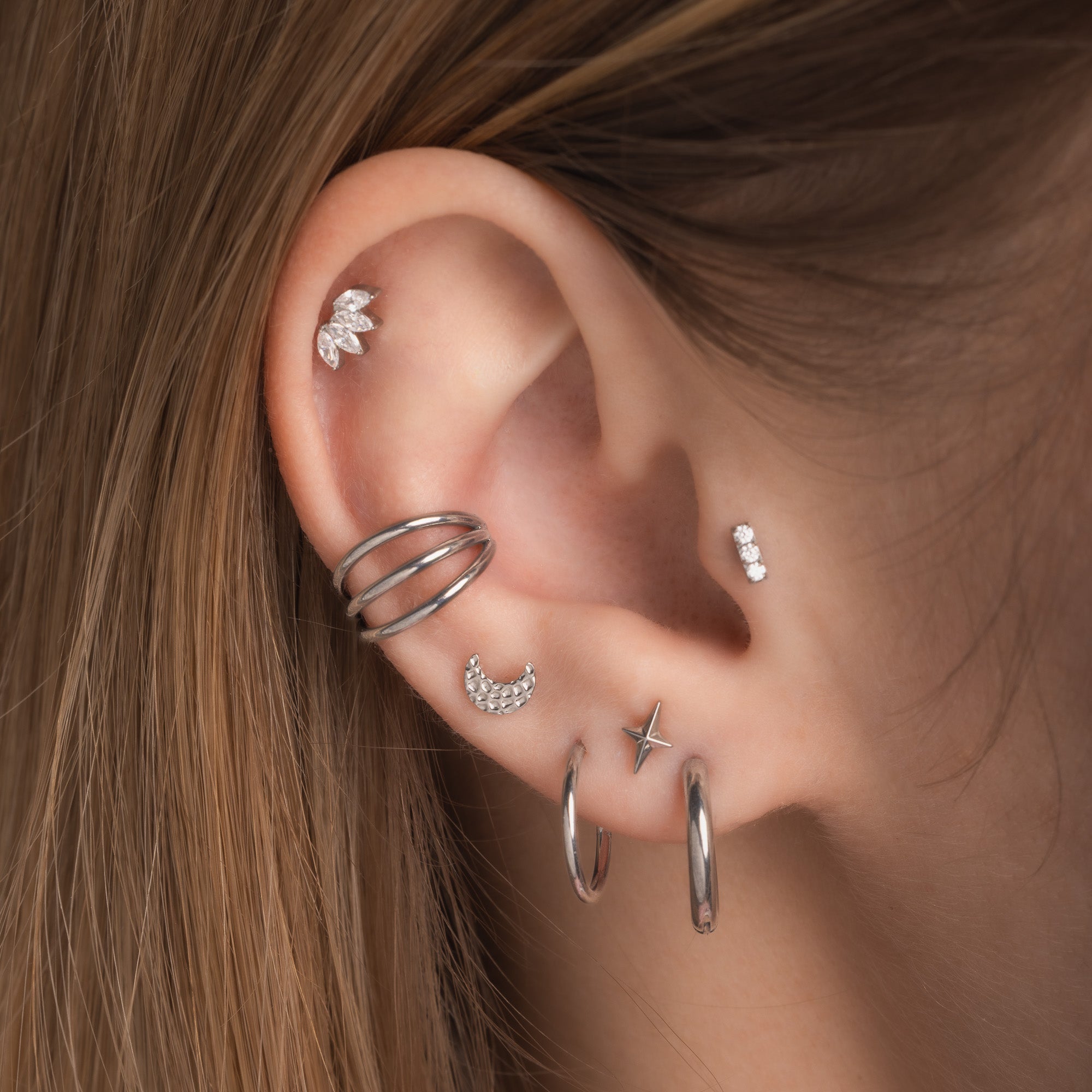 obsidian-piercing-lune-martel-e-labret-titane-vissage-interne image 5