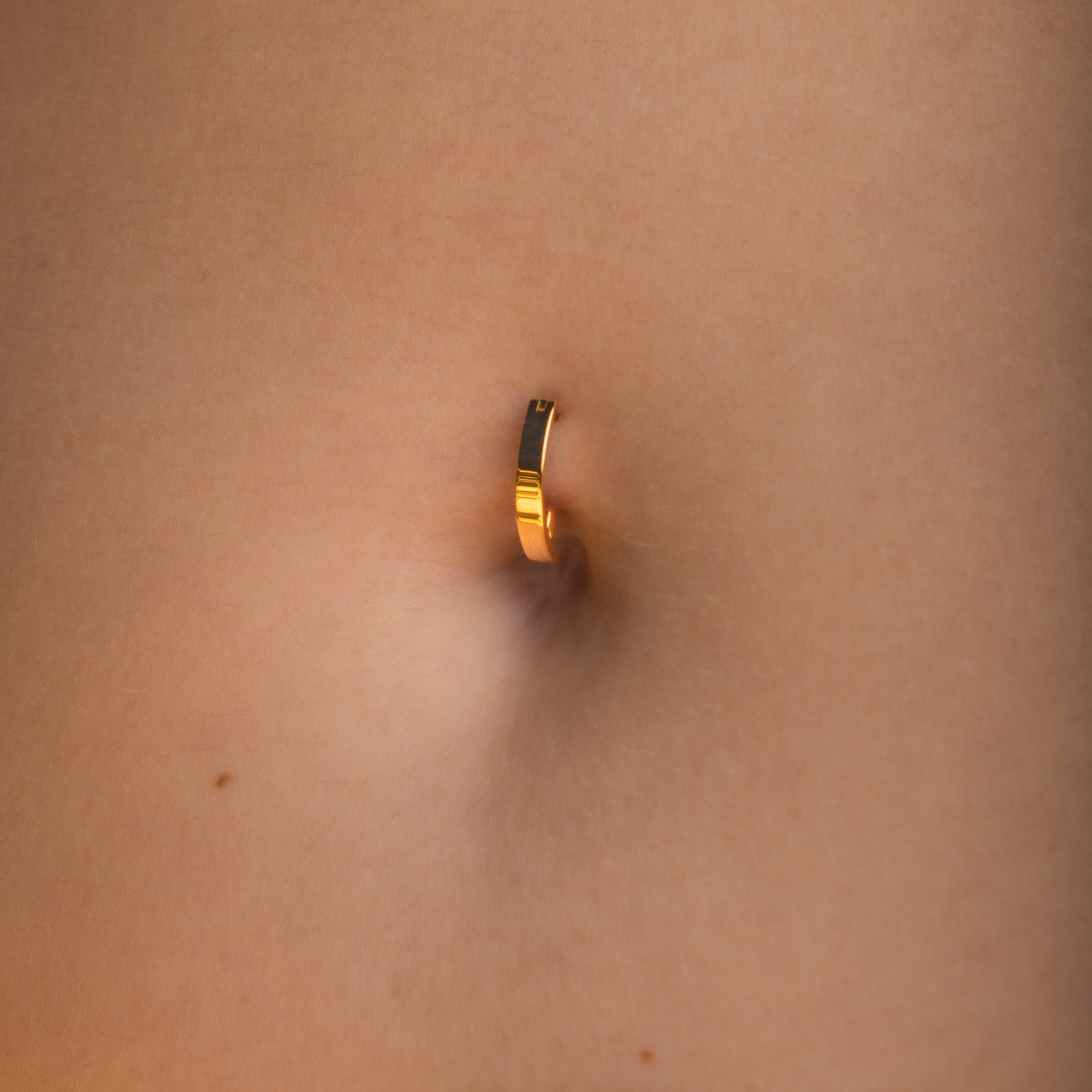 obsidian-piercing-camus-anneau-nombril-plat-clip-titane image 2