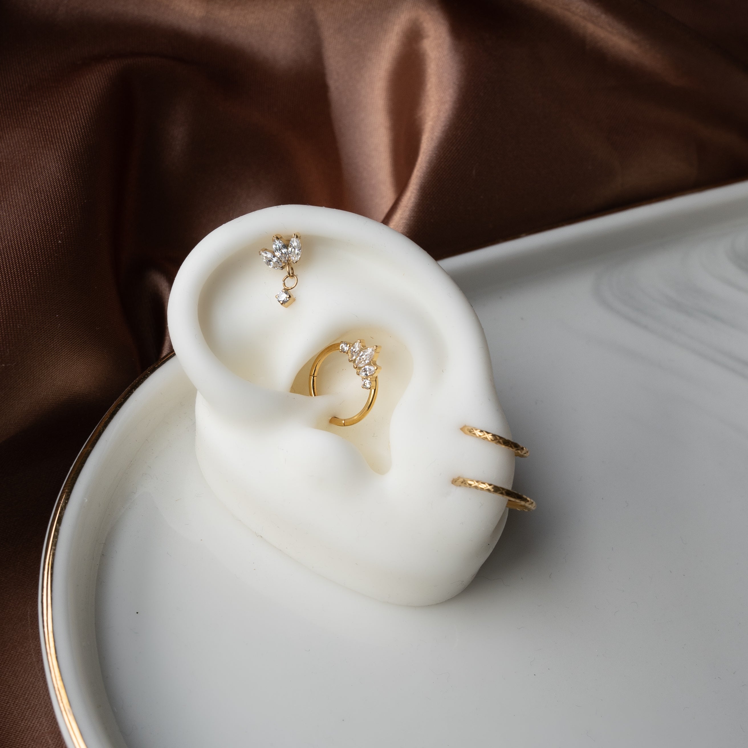 obsidian-piercing-zarijan-anneau-clicker-titane-zircones-daith-septum image 3