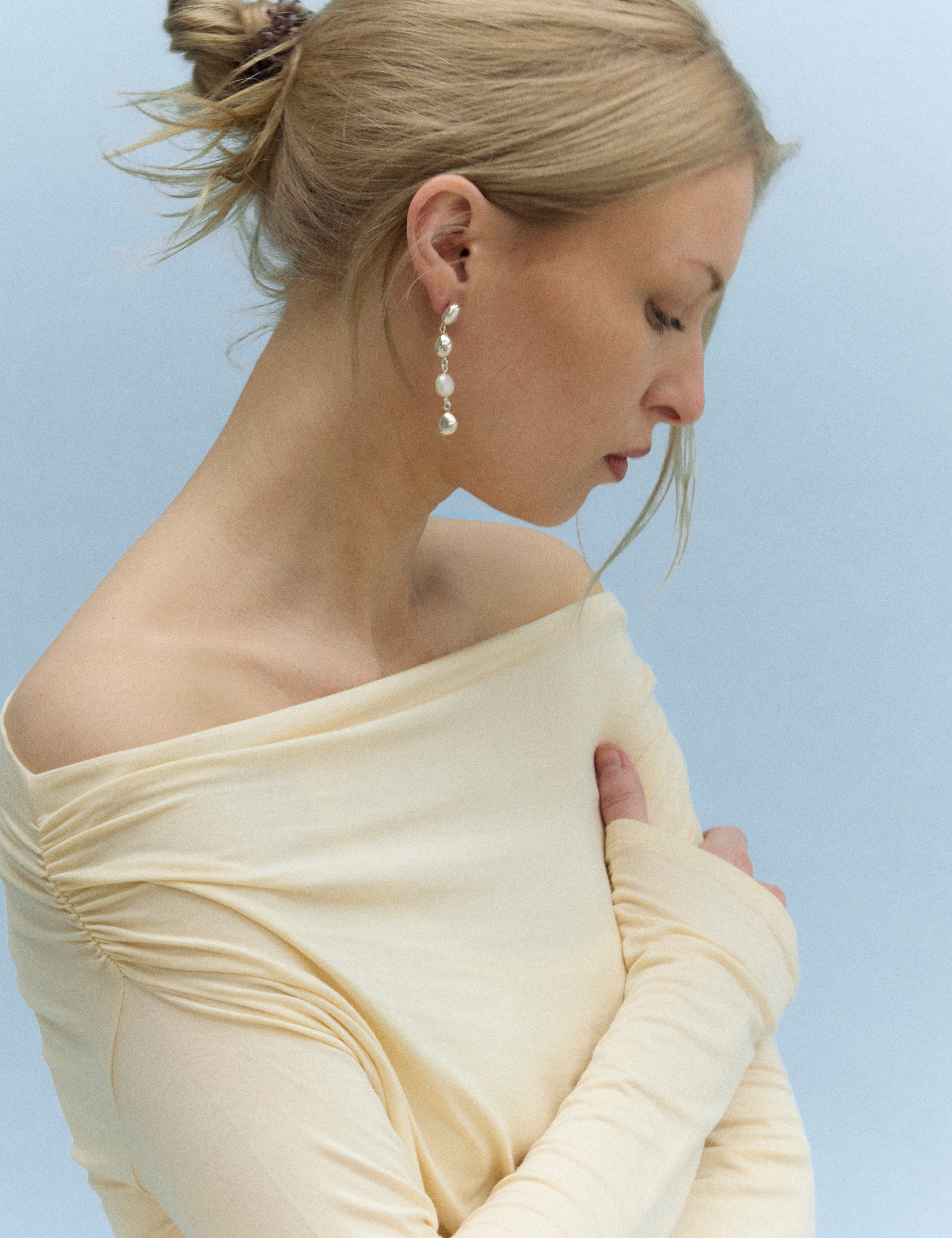 louise-damas-boucles-la-pluie-perles-nacre-et-eau-douce image 4