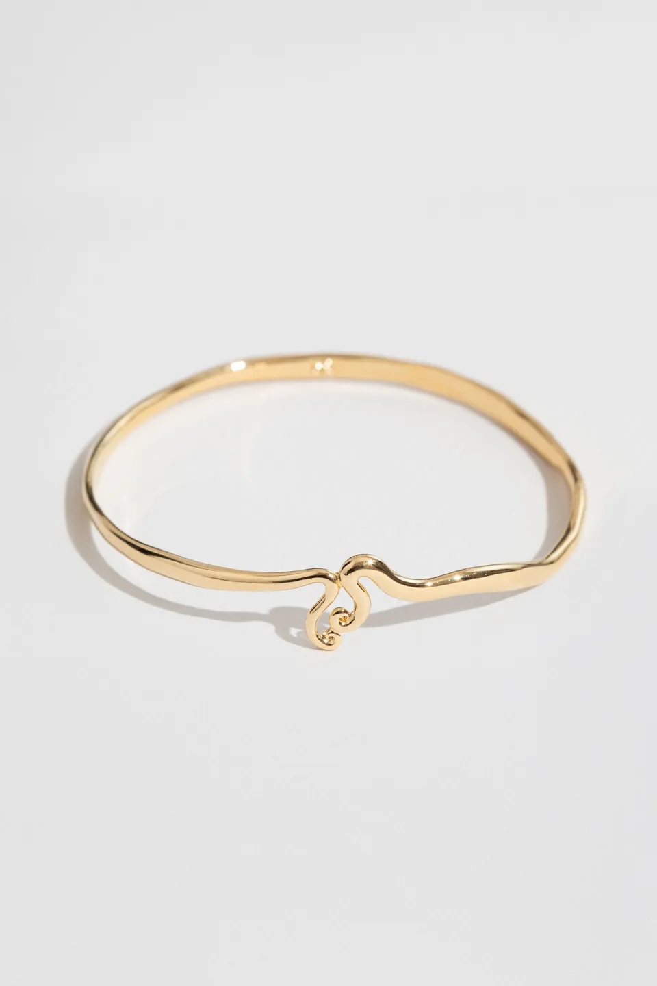 louise-damas-bracelet-les-volutes-jonc-fin-poli-motif-volutes image 1