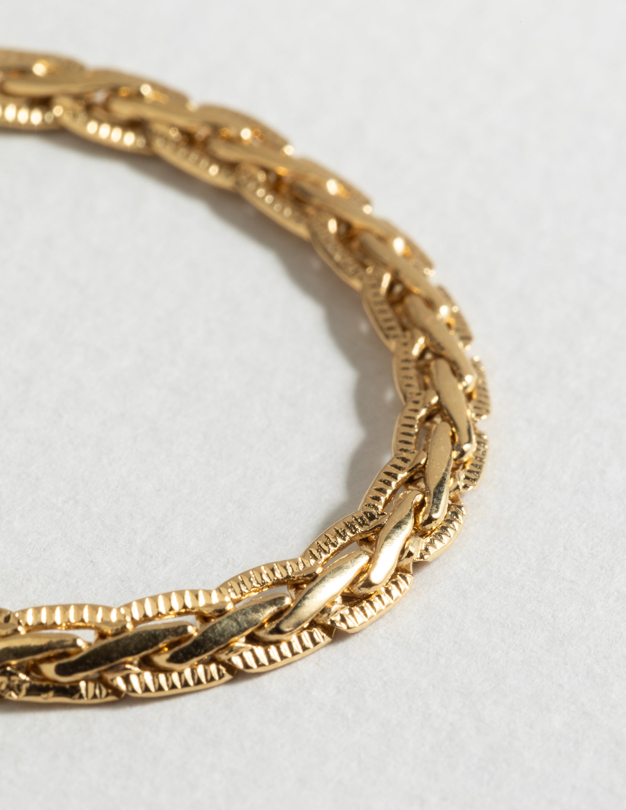 louise-damas-bracelet-la-tresse-maille-plate-tress-e-fini-cisel image 4
